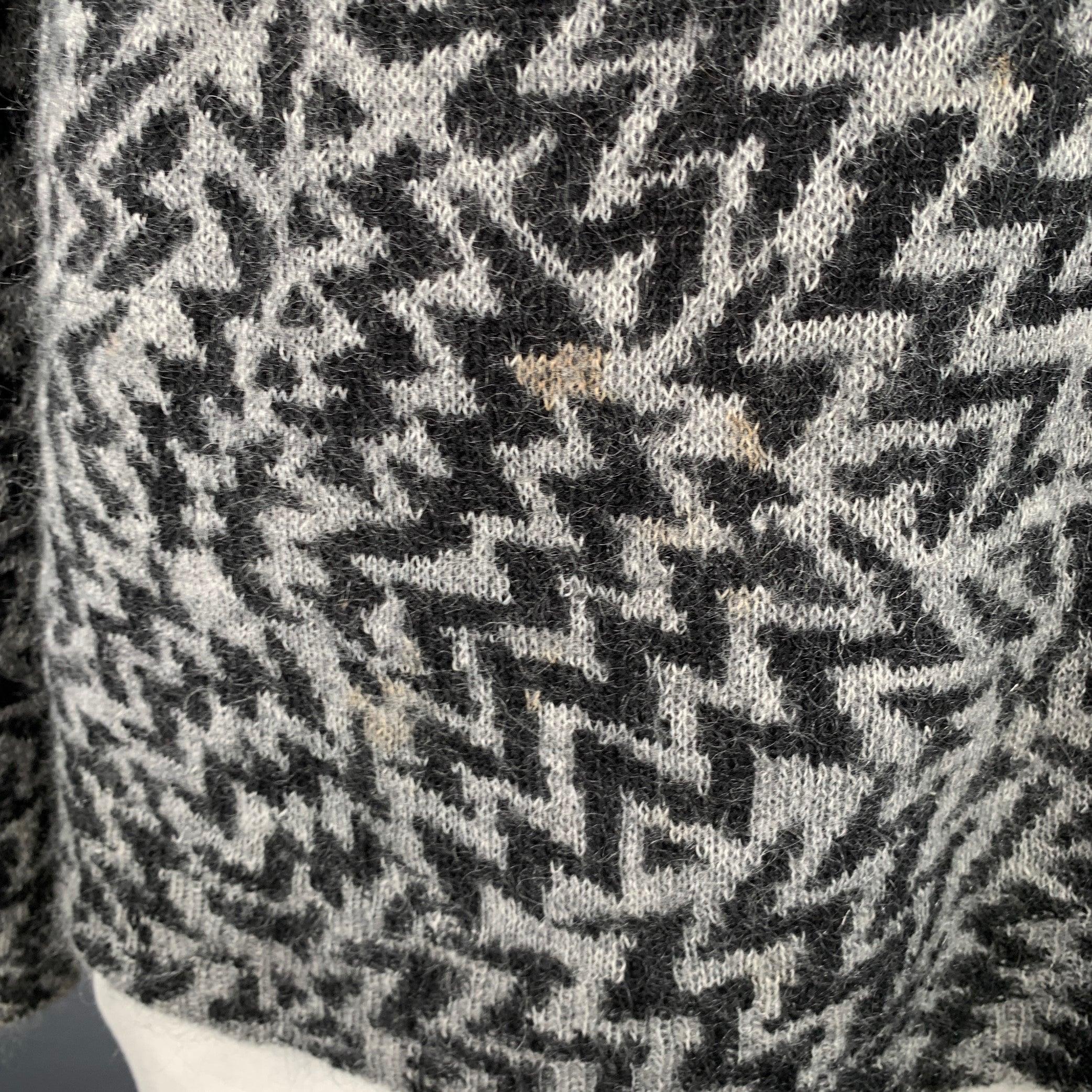 SAINT LAURENT 2019 Taglia L Grigio Nero Zig Zag Maglione a girocollo in misto lana in vendita 5