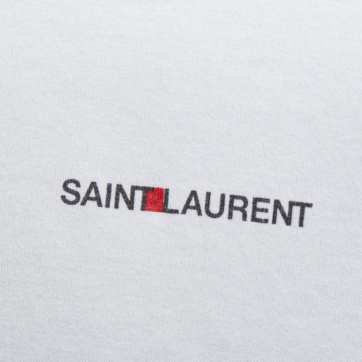 SAINT LAURENT 2020 tshirt boxy en coton blanc lavé imprimé logo vintage XS
Référence : EALU/A00060
Marque : Saint Laurent
Collection : 2020
Matériau : Coton
Couleur : Blanc, Noir
Motif : Solide
Fermeture : Pull-over
Fabriqué en : Italie

CONDITION