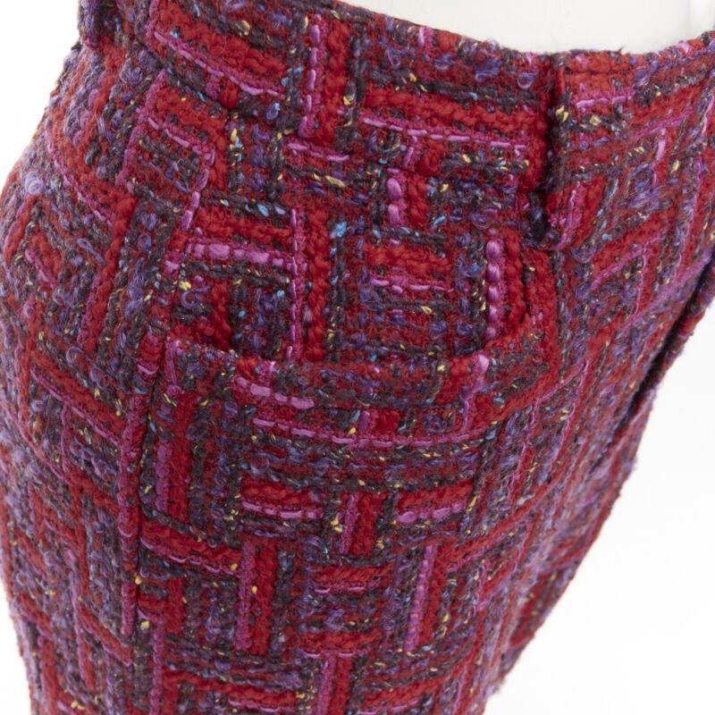 SAINT LAURENT 2021 pink red geometric tweed knee length shorts FR34 XS
Reference: AAWC/A00075
Brand: Saint Laurent
Designer: Anthony Vaccarello
Collection: 2021 - Runway
Material: Tweed
Color: Purple
Pattern: Geometric
Closure: Zip Fly
Extra