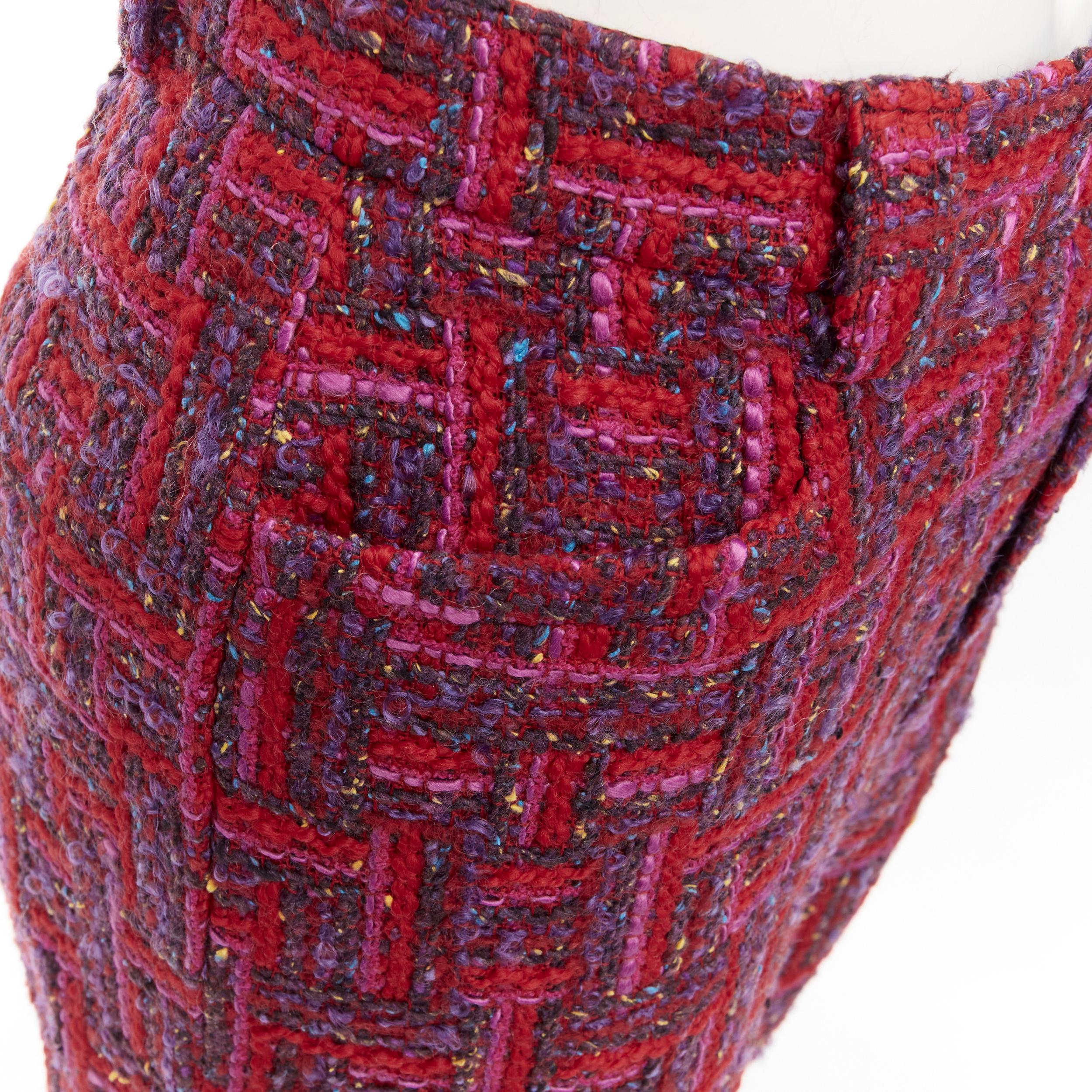 SAINT LAURENT 2021 pink red geometric tweed knee length shorts FR34 XS
Brand: Saint Laurent
Designer: Anthony Vaccarello
Collection: 2021 Runway
Material: Tweed
Color: Purple
Pattern: Geometric
Closure: Zip Fly
Extra Detail: Concealed hook bar zip