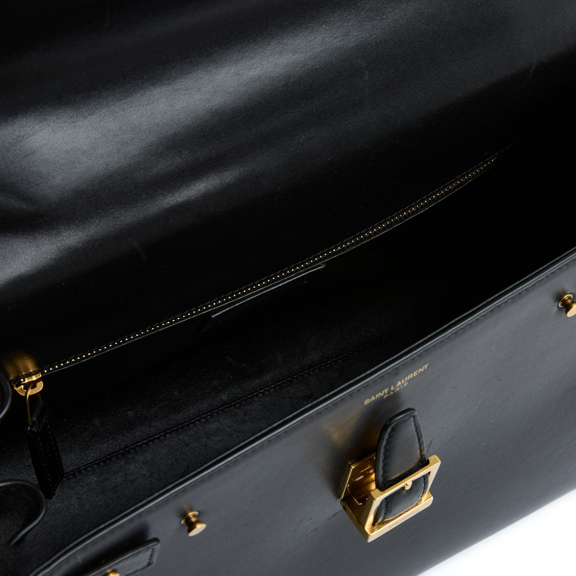 Saint Laurent 2022 Black Leather Le Fermoir MM Bag with strap For Sale 3