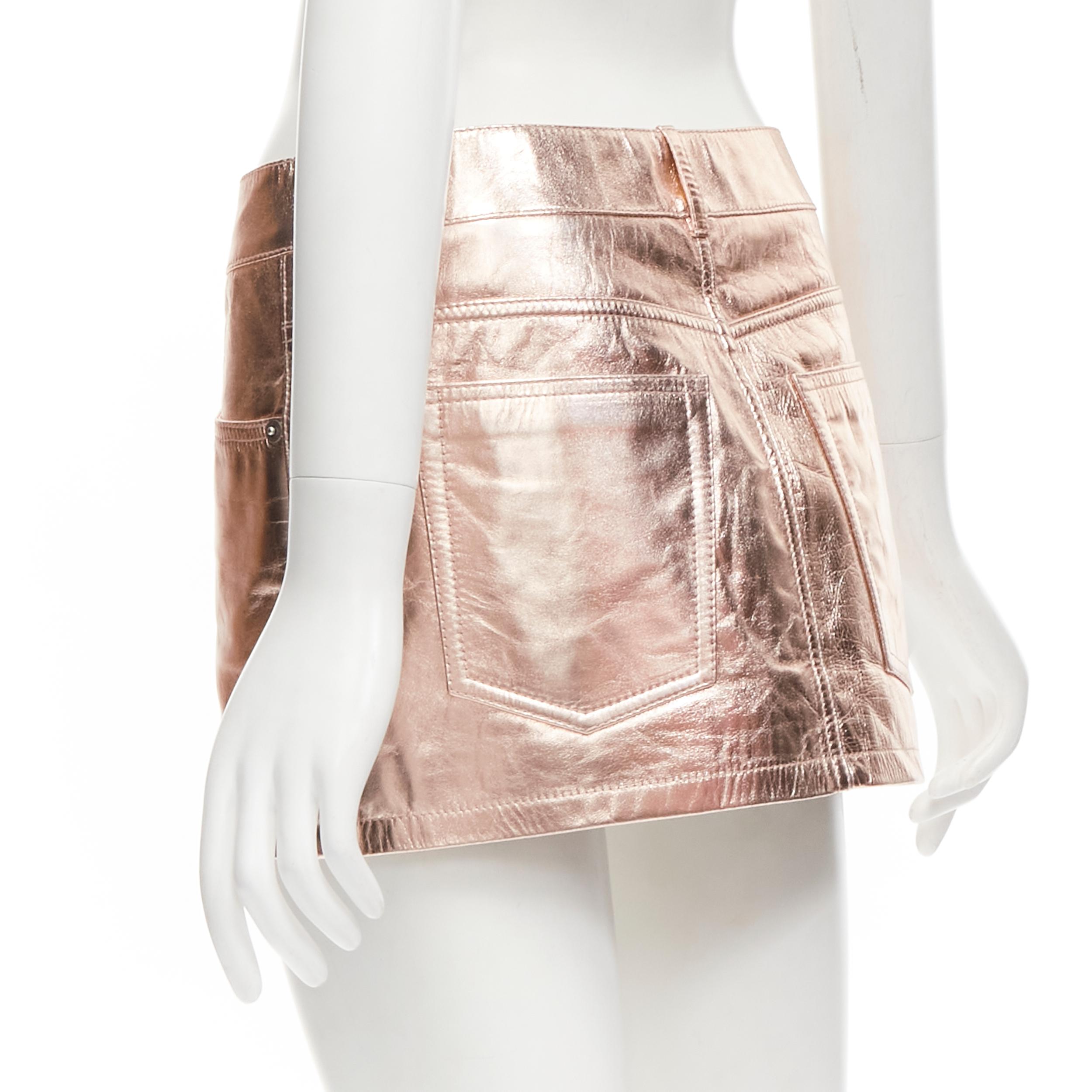 SAINT LAURENT - Mini-jupe en cuir véritable cuivre métallisé FR36 S, 2022 en vente 2