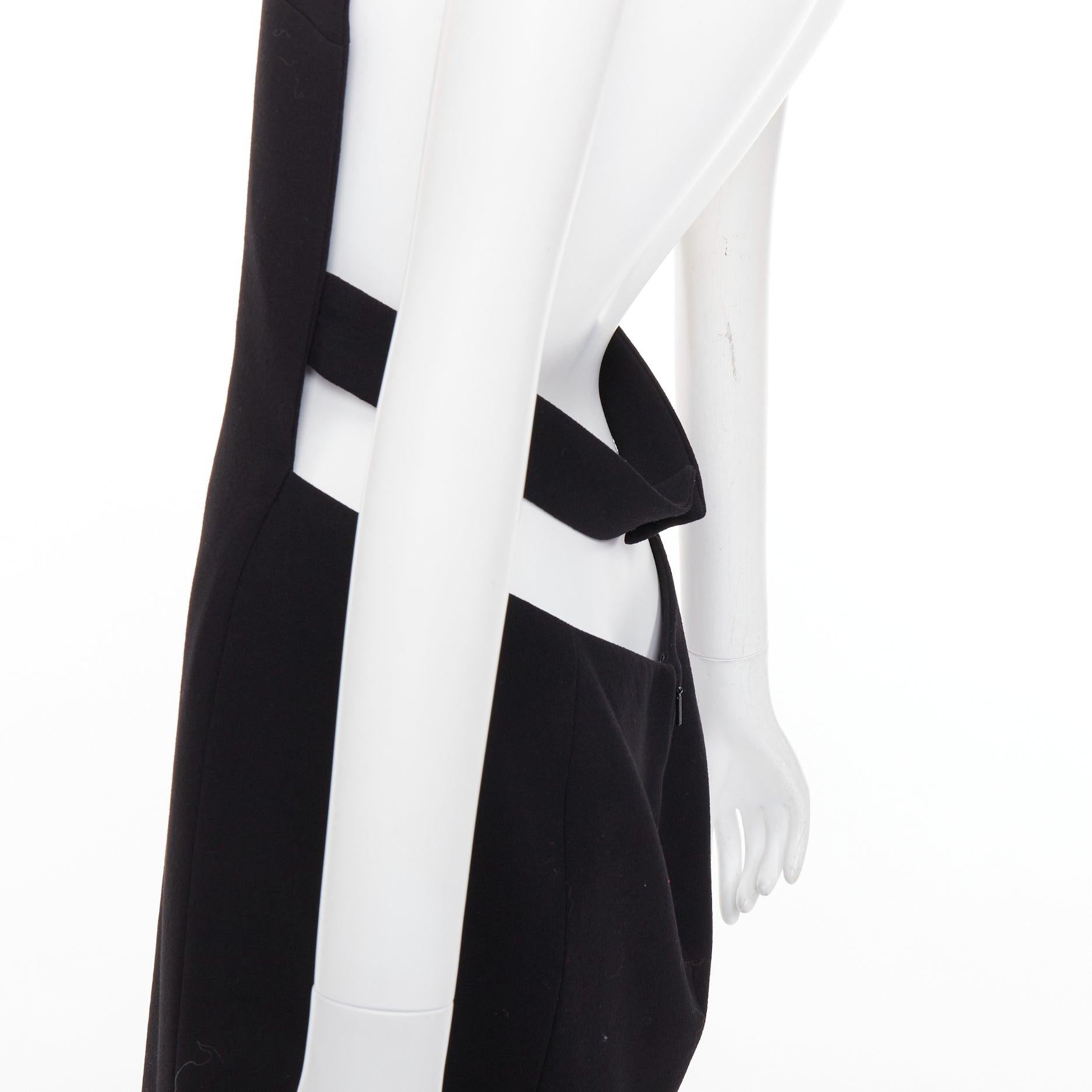 SAINT LAURENT 2022 Runway Kleid aus Wolle mit tiefem Ausschnitt und Kristallbrosche FR40 L im Angebot 4