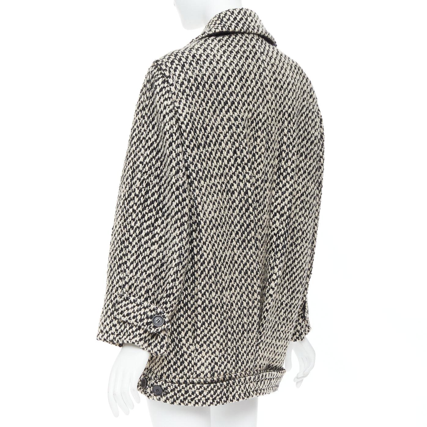 SAINT LAURENT 2022 Cappotto oversize in tweed bouclè con spalla in tinta unita FR42 XL in vendita 2