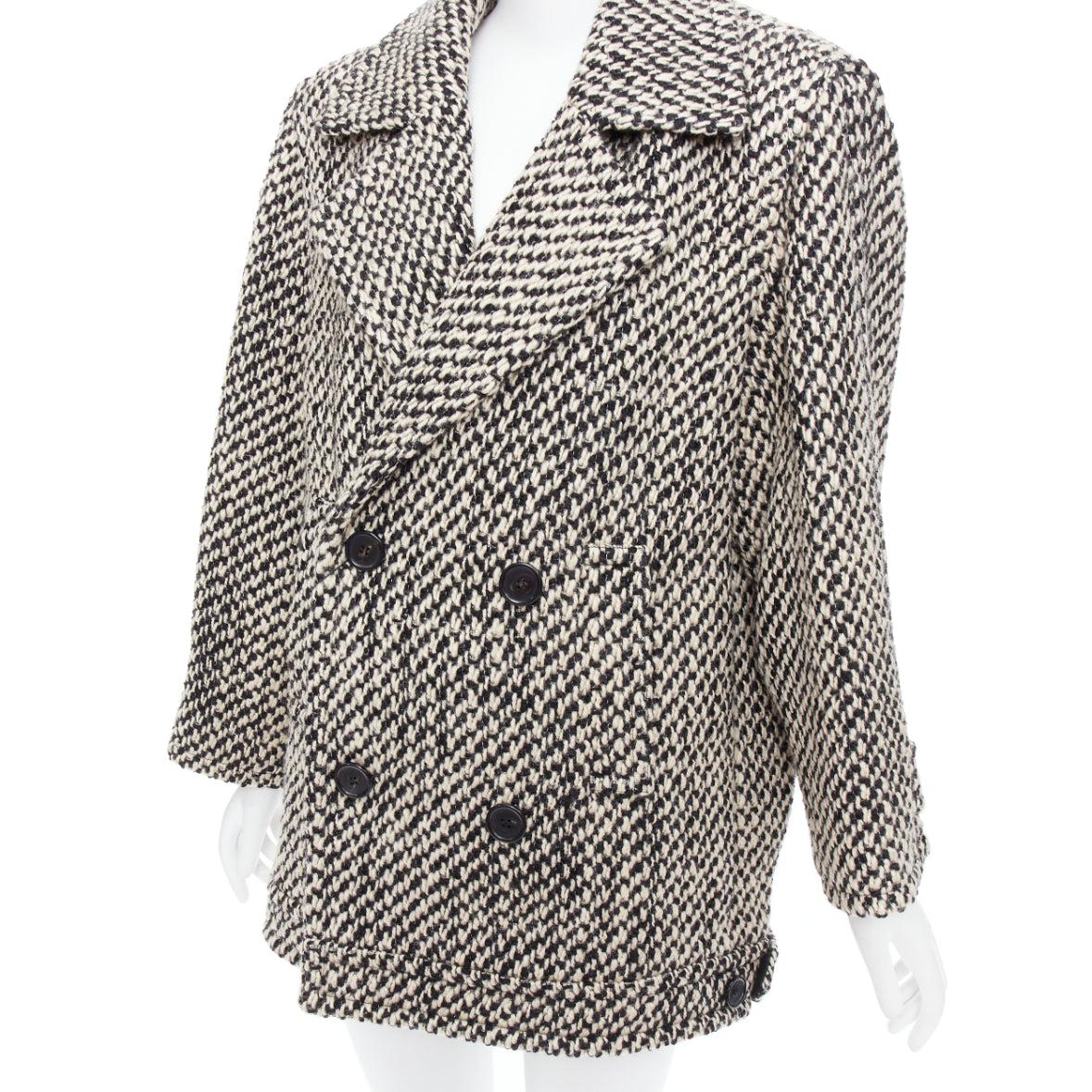 SAINT LAURENT 2022 Cappotto oversize in tweed bouclè con spalla in tinta unita FR42 XL in vendita 3
