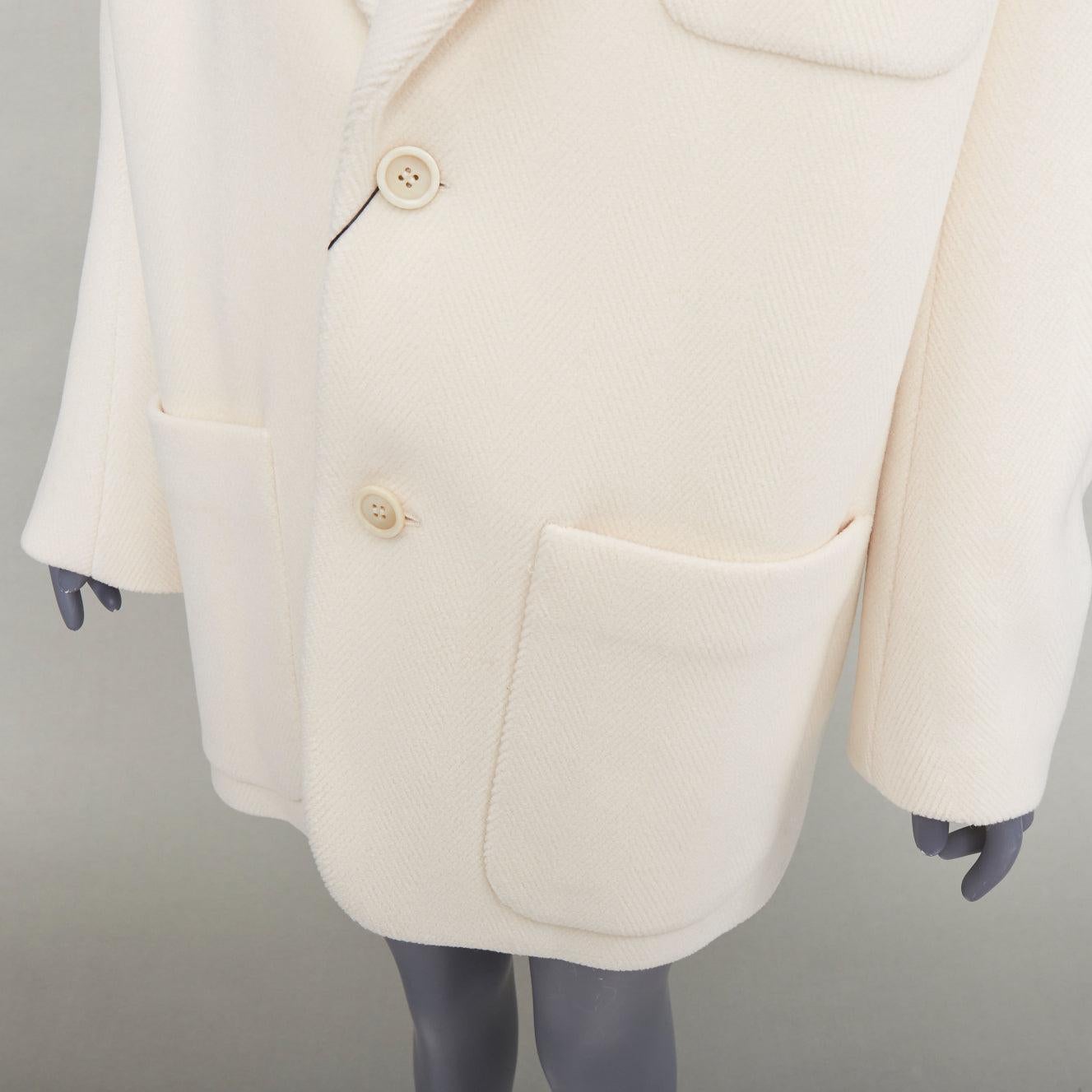 SAINT LAURENT 2023 Runway ocru chevron wool Extreme Power shoulder blazer OS
Reference: TGAS/F00482
Brand: Saint Laurent
Designer: Anthony Vaccarello
Collection: 2023 - Runway
Material: Wool
Color: Cream
Pattern: Solid
Closure: Button
Lining: Cream