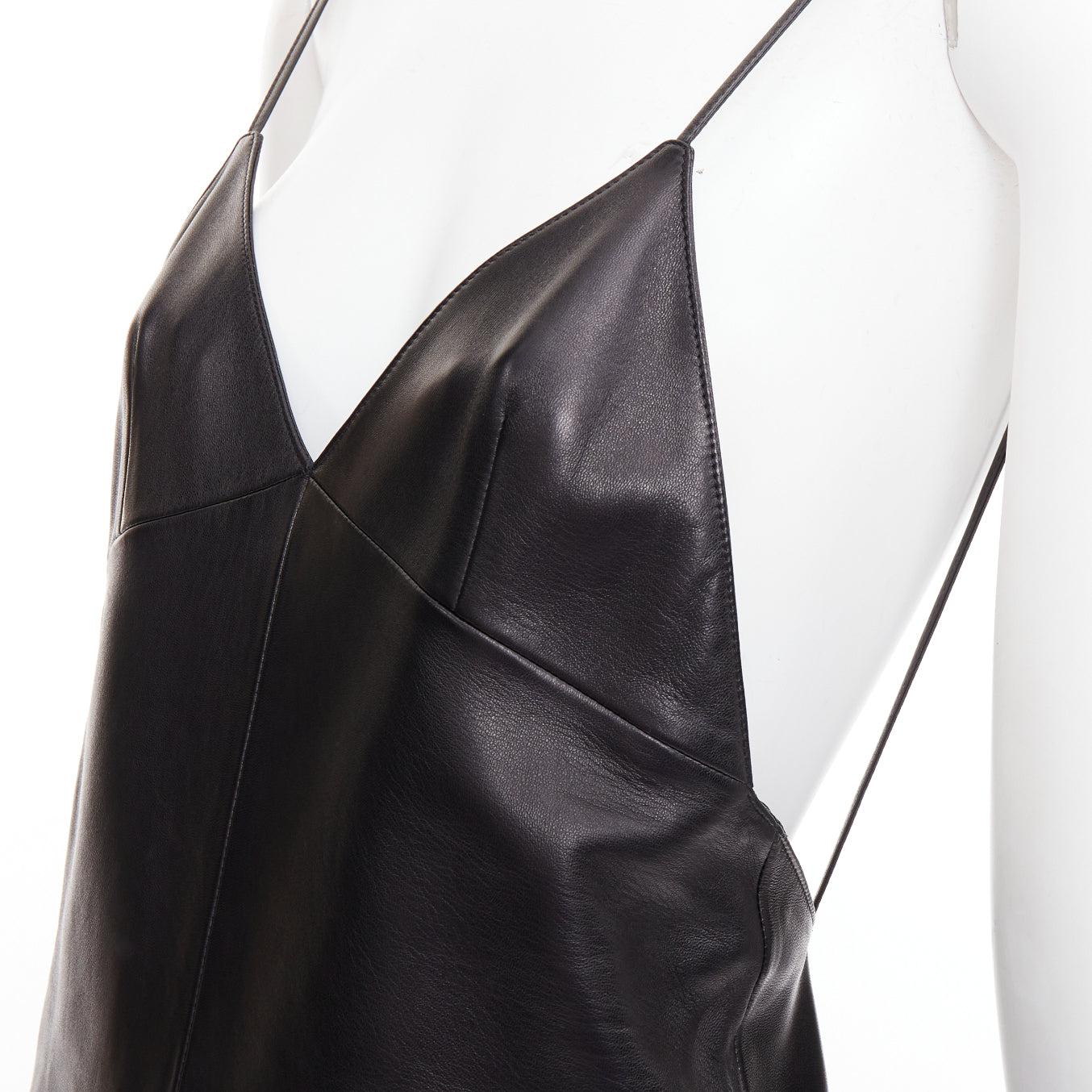 SAINT LAURENT 2024 schwarzes Lammfell Leder tauchen niedrigen Schnitt zurück Schlitz Slip Kleid FR34 XS
Referenz: TGAS/F00440
Marke: Saint Laurent
Designer: Anthony Vaccarello
Collection'S: 2024
MATERIAL: Lammfell Leder
Farbe: Schwarz
Muster:
