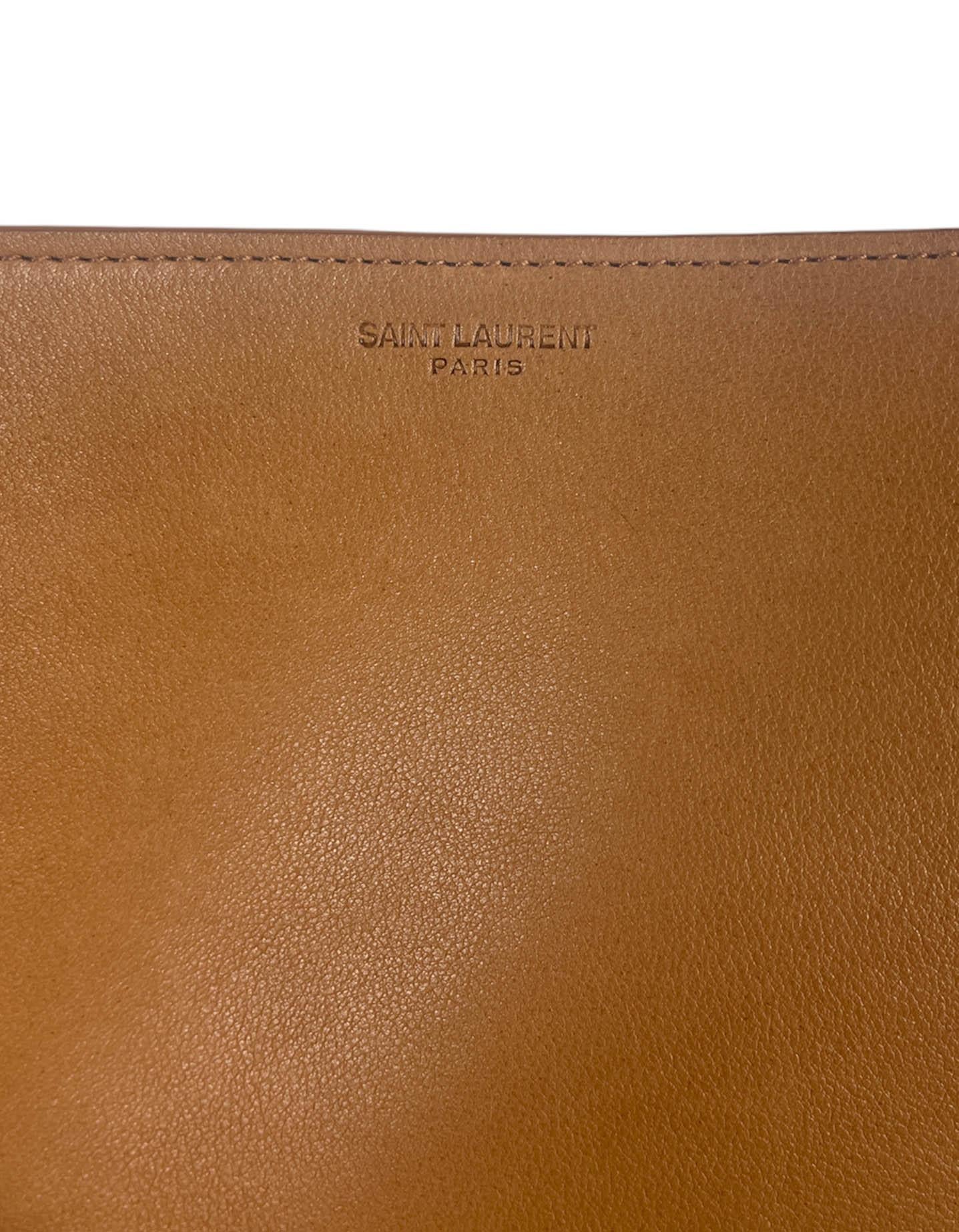 Saint Laurent '21 Braunes Leder MonogrammLogo Tag Hobo mit Crossbody-Riemen $2550 5