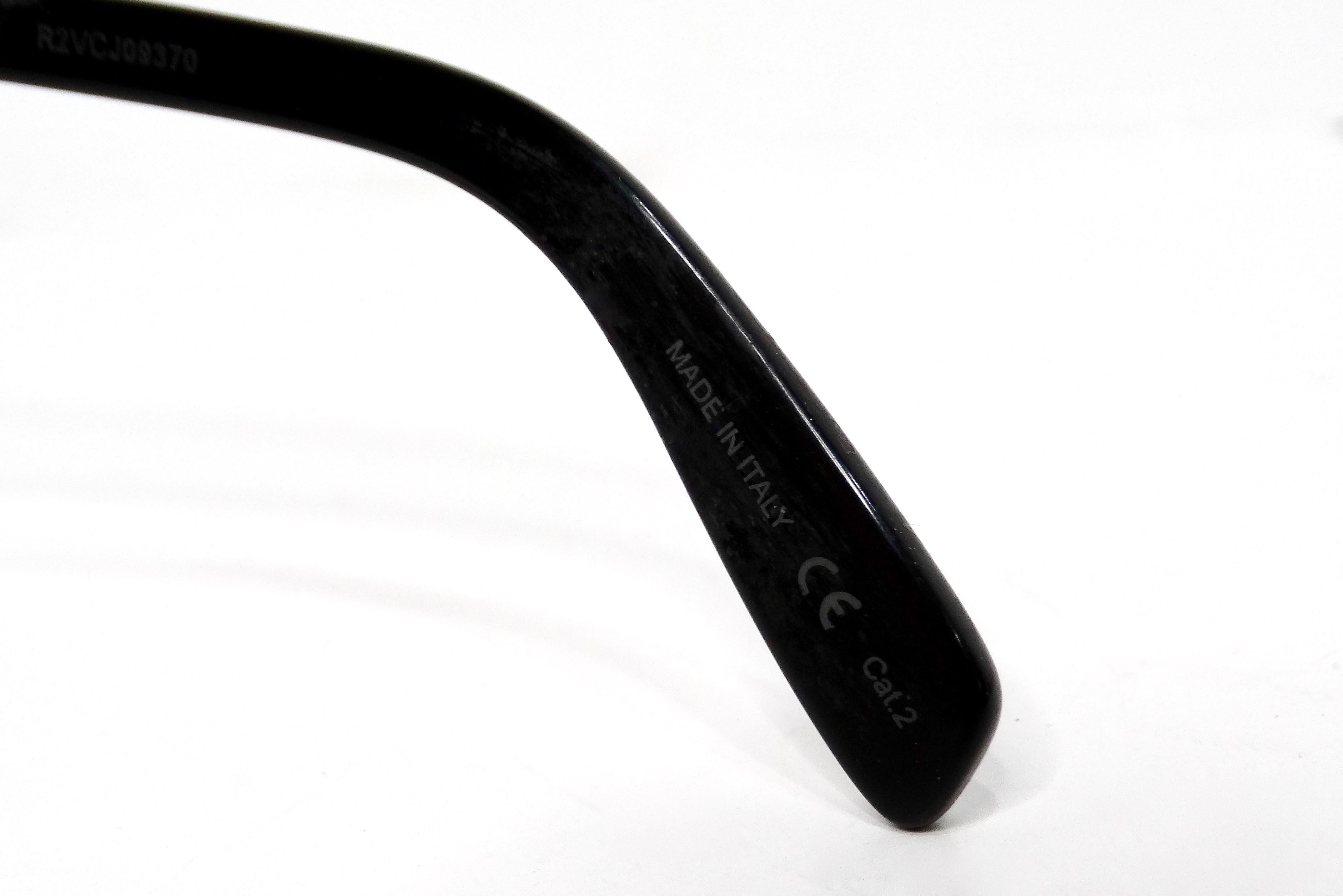 Saint Laurent - Lunettes de soleil en acétate à monture en forme de cœur ombré en vente 4