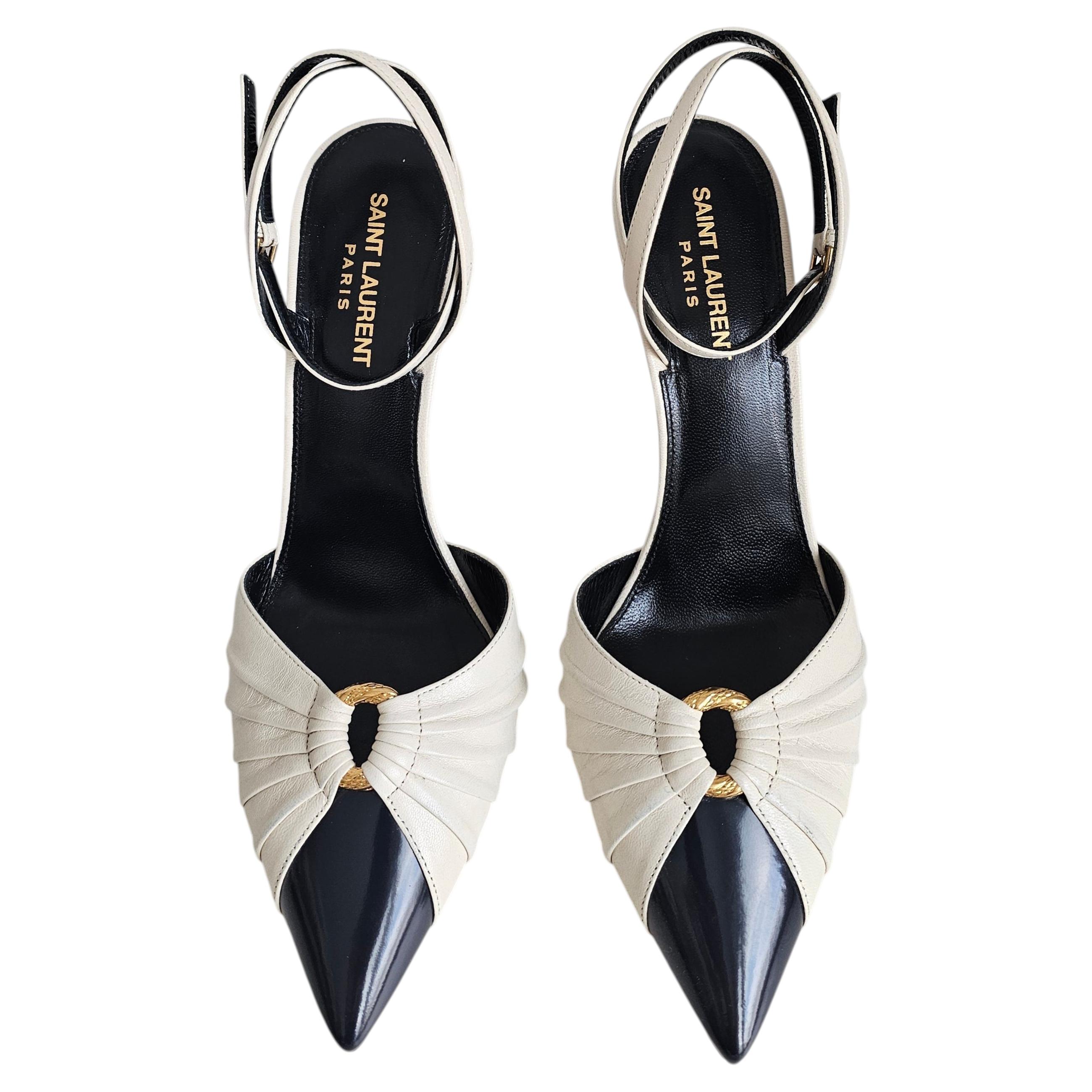 Décolleté Saint Laurent Alma 95 con anello, color perla e blu navy, taglia EU40, anni '80-'90, stile vintage glamour