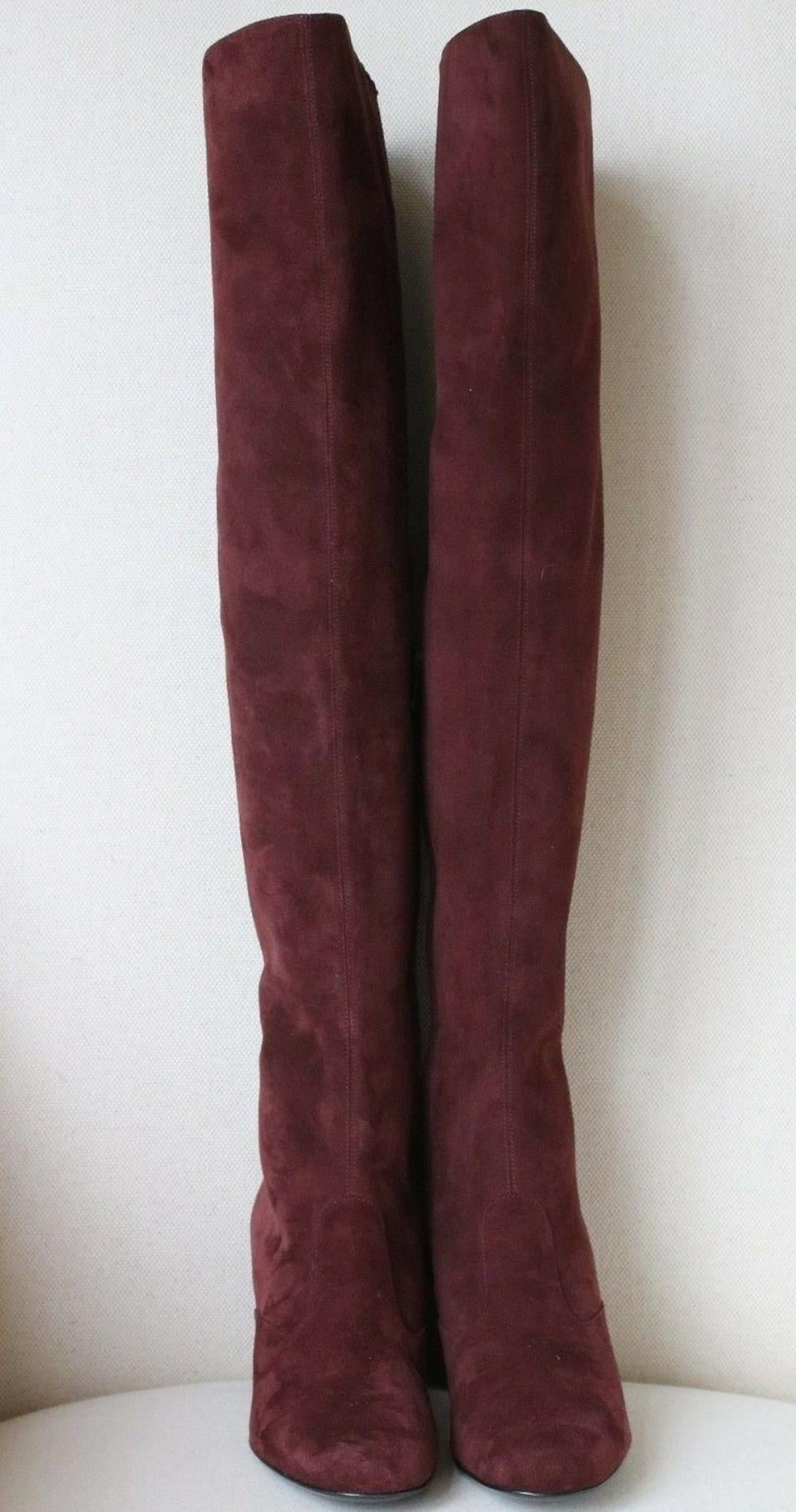 The knee-high boot is a season essential, and Saint Laurent champions the style with these brand new block-heel. They're made from burgundy lamb-suede and shaped with a vintage-inspired square toe and a small, chunky heel. 100% Lambskin.

Size: EU