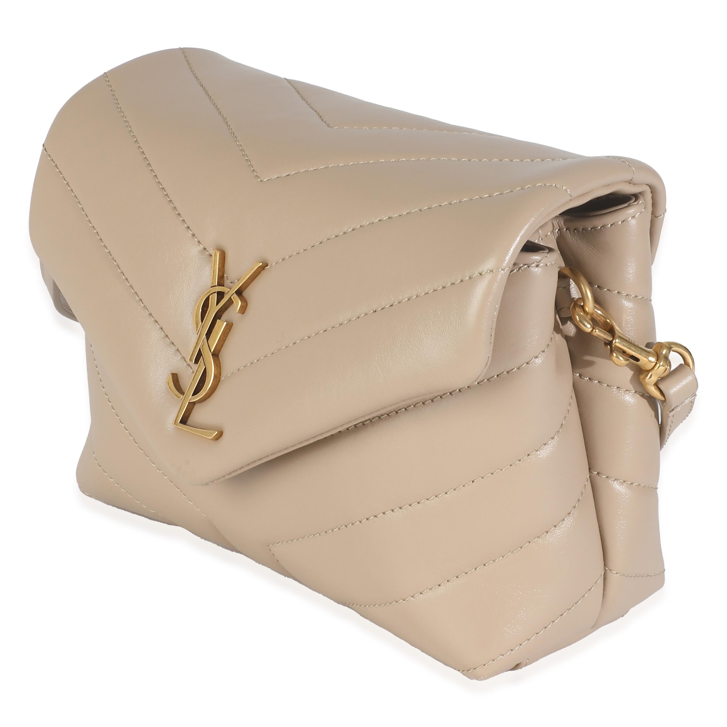Saint Laurent Toy Loulou in pelle di vitello beige In condizioni ottime in vendita a New York, NY