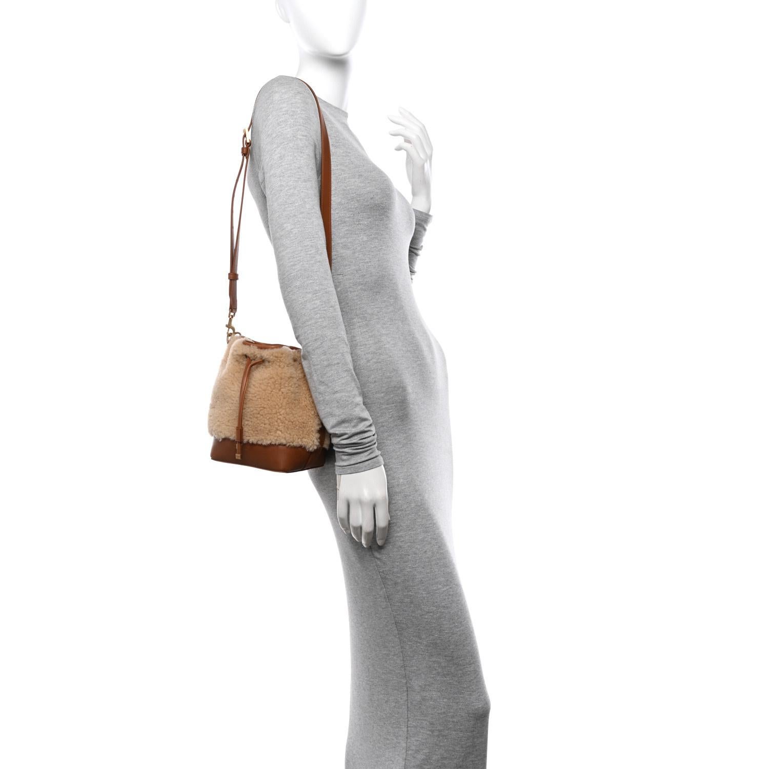 SAINT LAURENT BEIGE LAMBSKIN SHEARLING EMMANUELLE BUCKET BAG

Color: beige and brown. Gold-tone hardware.
Material: shearling with lambskin trim
Model No. 709876 GAABH
Comes with: Dust bag and box
Condition: New
Made in Italy

Size: