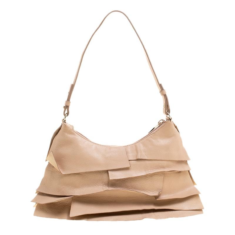 Flaunt all your exquisite style with this stunning leather bag. Ring in the fashion season with this beige piece from the house of Saint Laurent Paris and accommodate your everyday essentials in style. The stretchy interior lined with nylon features