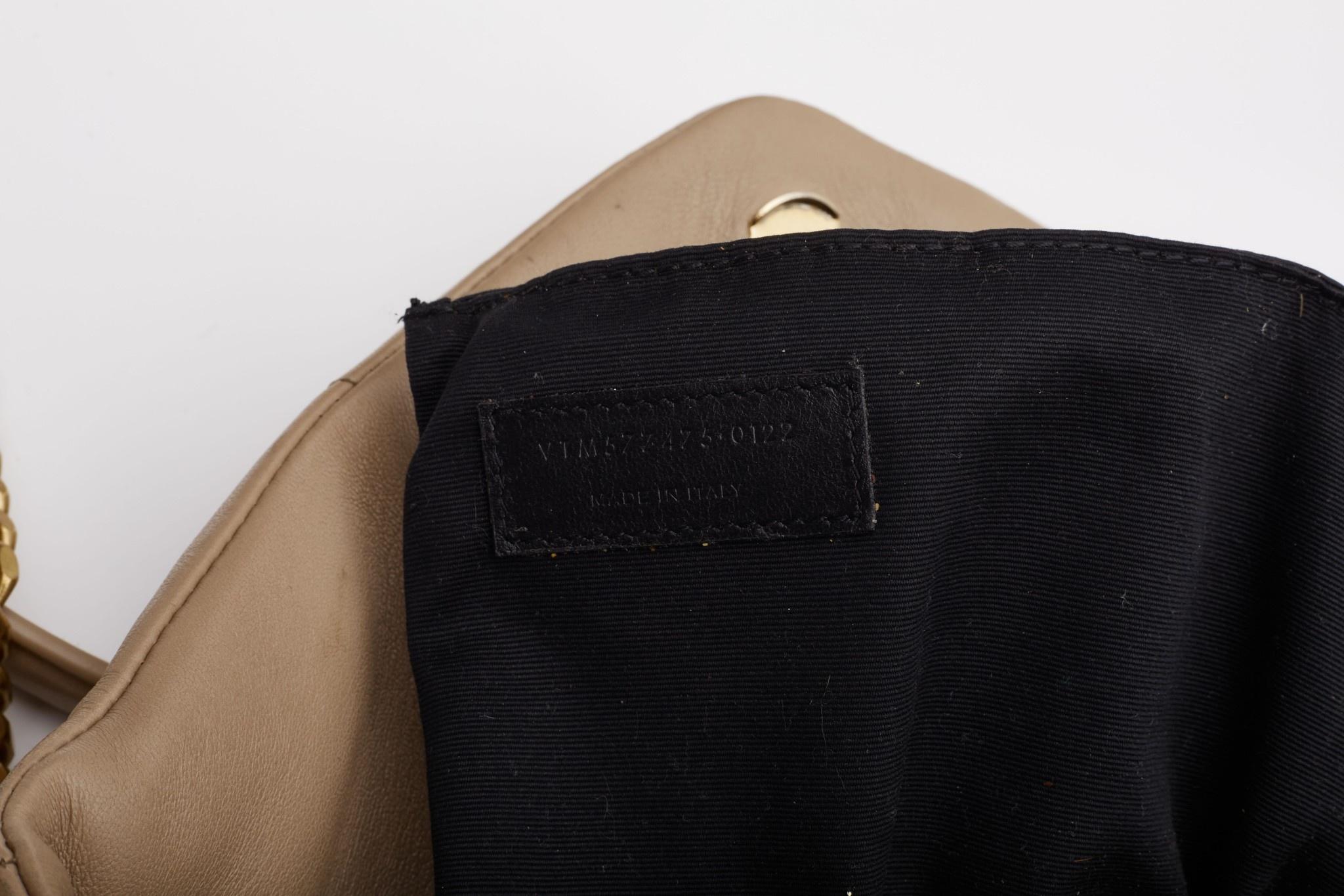 Saint Laurent Beige Loulou Puffer Shoulder Bag (Pre Loved) État moyen à Montreal, Quebec