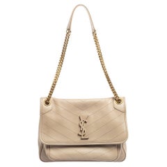 Saint Laurent Beige Matelass-Ledertasche Niki mit Kette