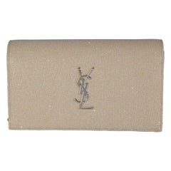Saint Laurent Borsa a catena Monogram Kate in tessuto scintillante metallizzato beige