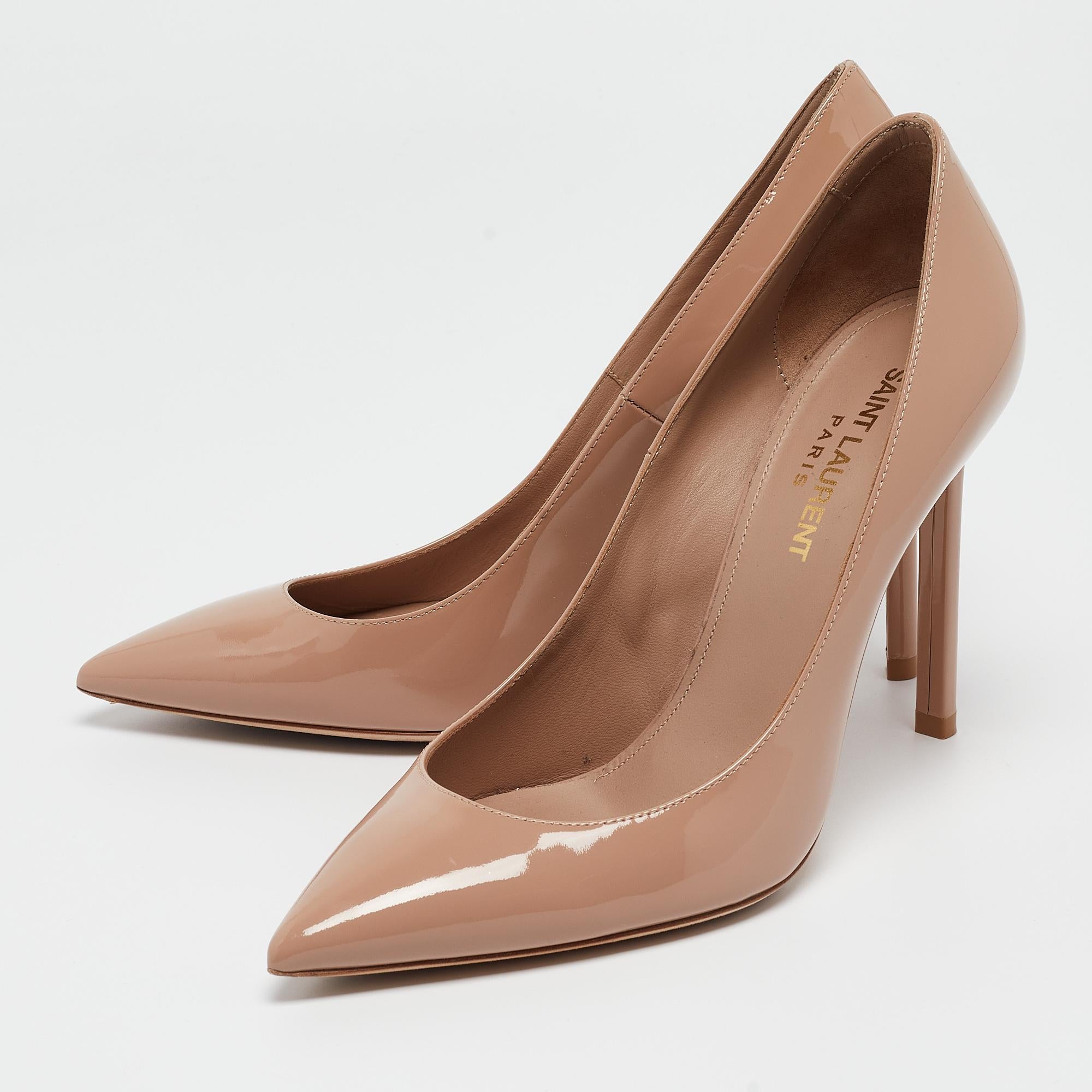 This pair of pumps is uniquely designed and makes for a distinct appearance. Created from quality materials, it is enriched with classic elements.
