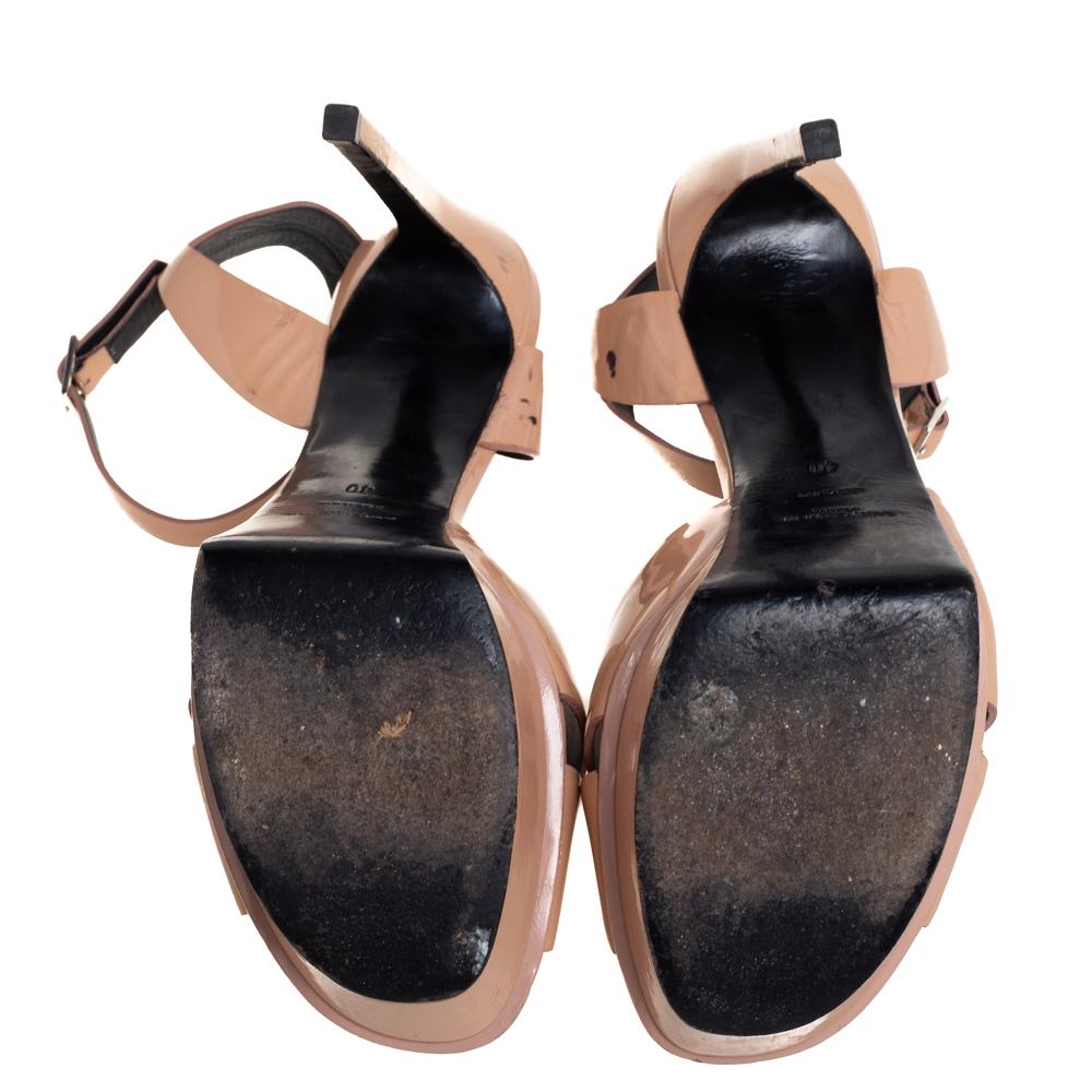 Soaring high on solid platforms and 14 cm heels, these beige Bianca sandals from Saint Laurent are truly amazing. They have been crafted from patent leather into an open-toe silhouette and styled with cross straps on the vamps and ankle straps with