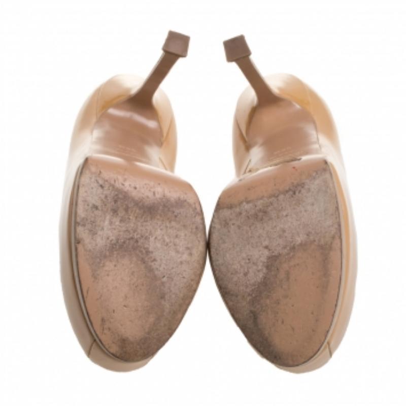 Saint Laurent Beige Patent Leather Tribtoo Platform Pumps Size 36.5 In Good Condition For Sale In Dubai, Al Qouz 2