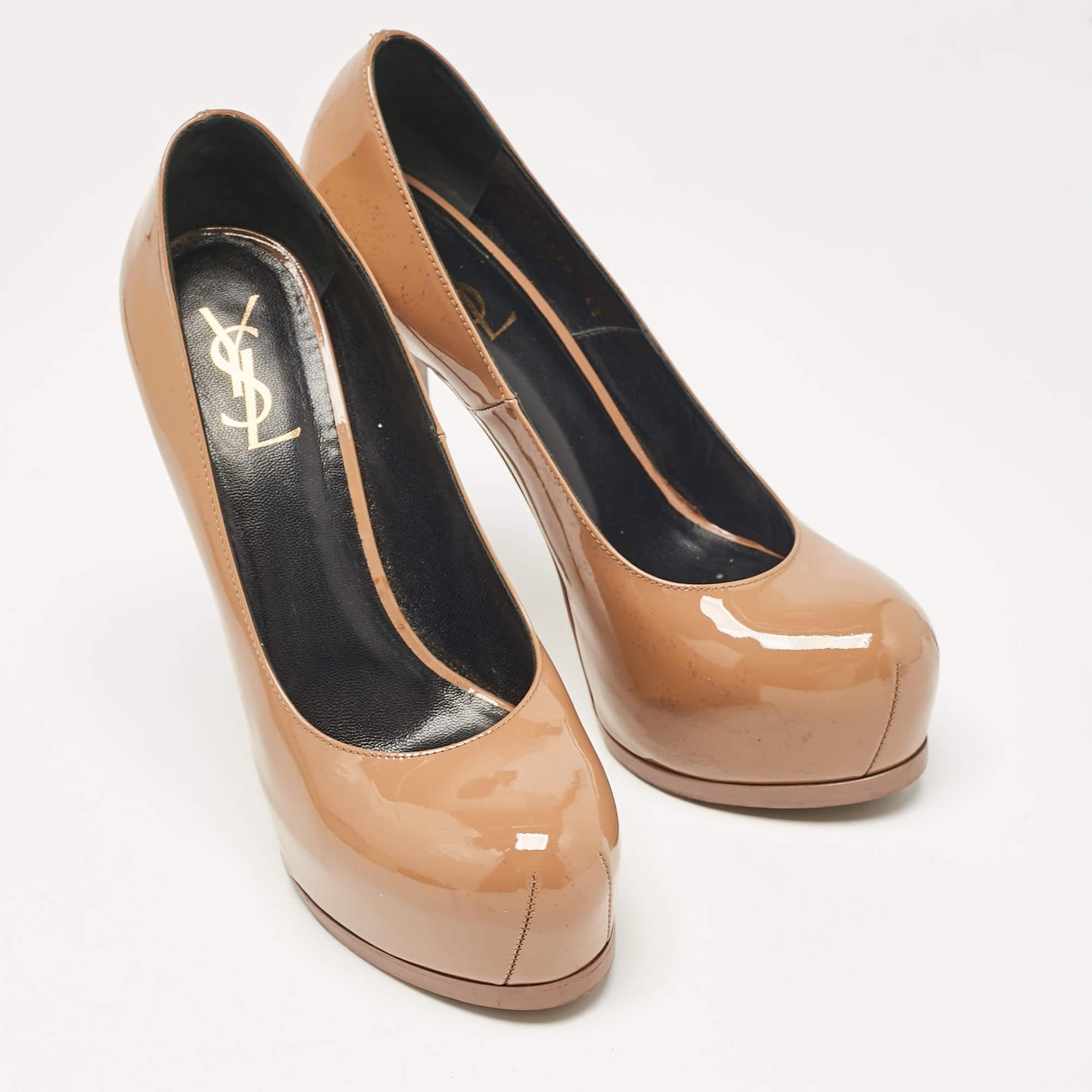 Women's Saint Laurent Beige Patent Leather Tribtoo Pumps Size 40 For Sale