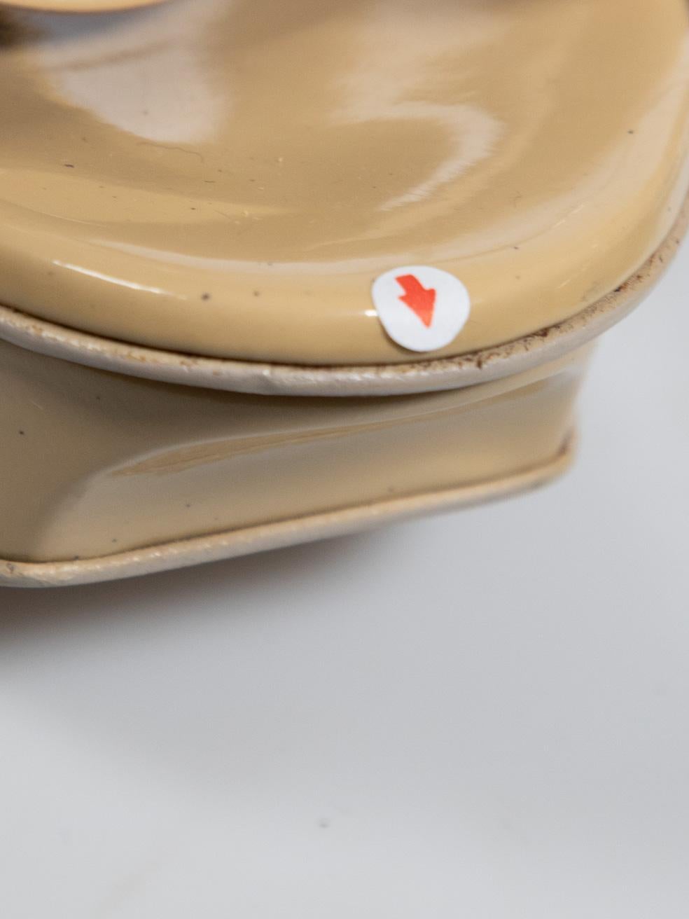 Saint Laurent Sandalias de tacón Tribute charol beige talla IT 41 1