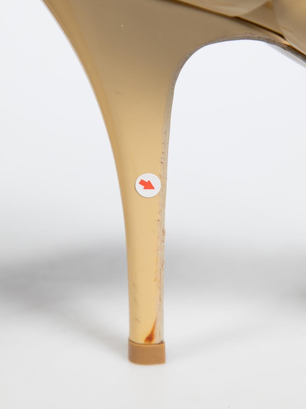 Saint Laurent Sandalias de tacón Tribute charol beige talla IT 41 2