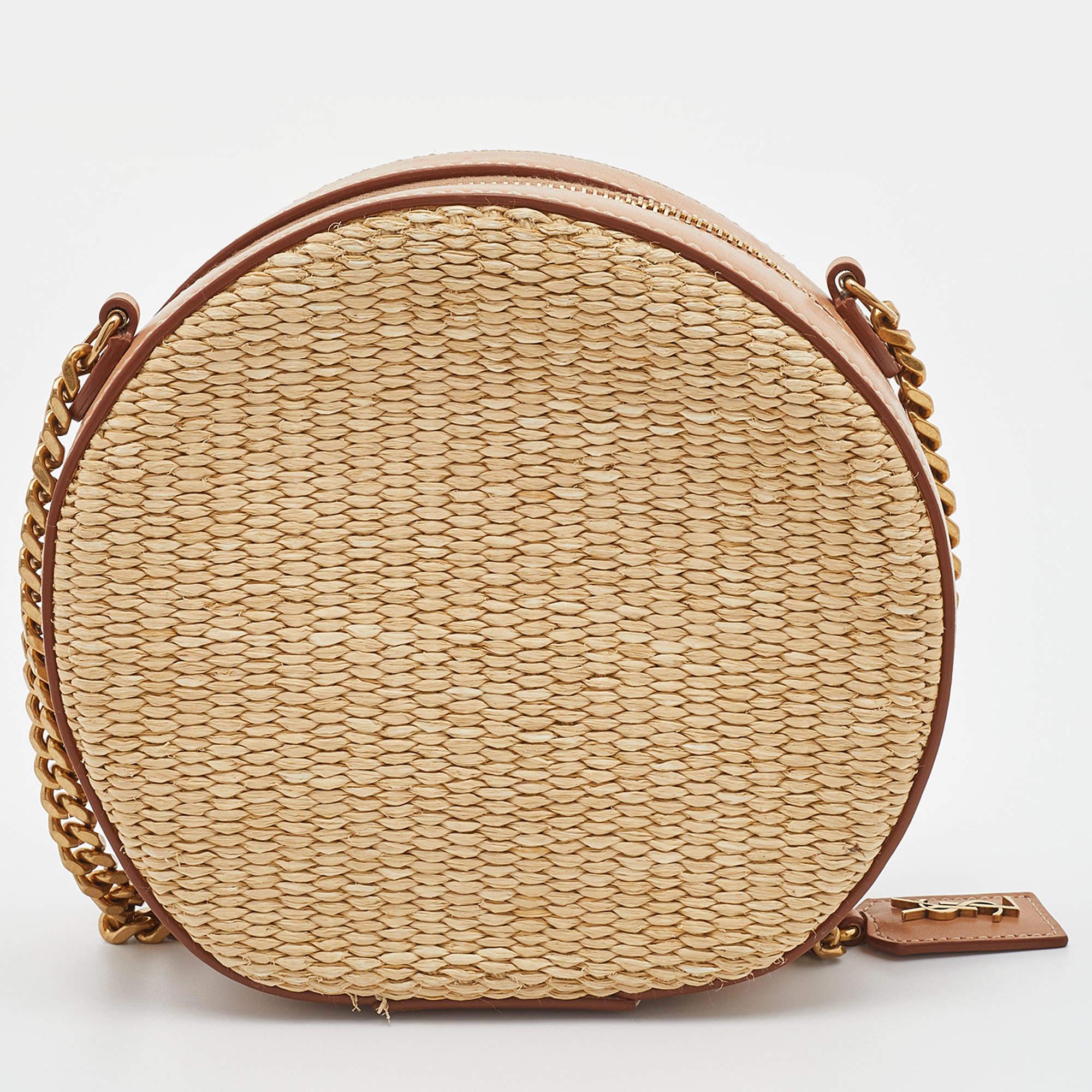 Express your personal style with this high-end crossbody bag. Crafted from quality materials, it has been added with fine details and is finished perfectly. It features a well-sized interior.

Includes: Original Dustbag