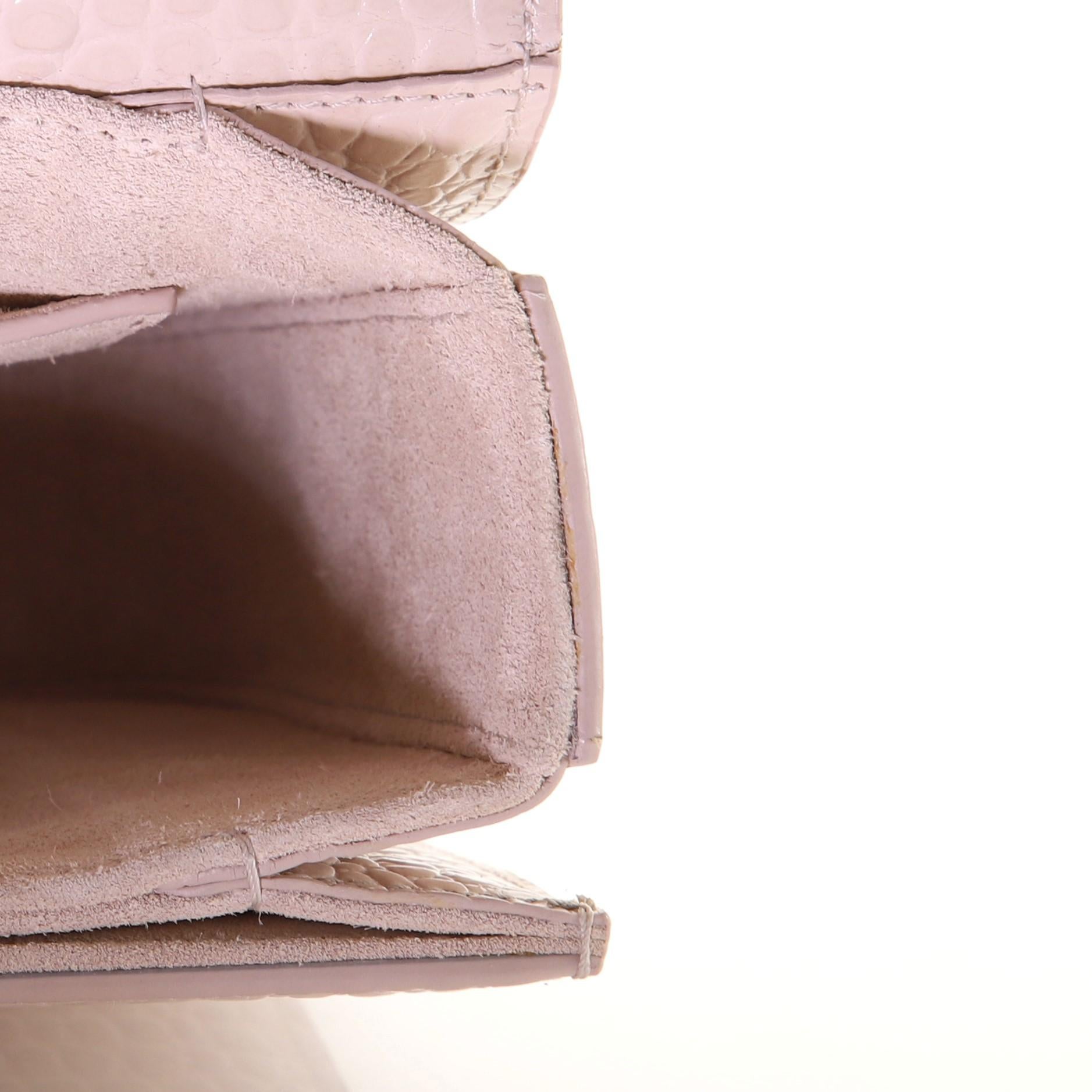 Saint Laurent Bellechasse Umhängetasche aus Leder mit Krokodilprägung Medium 2