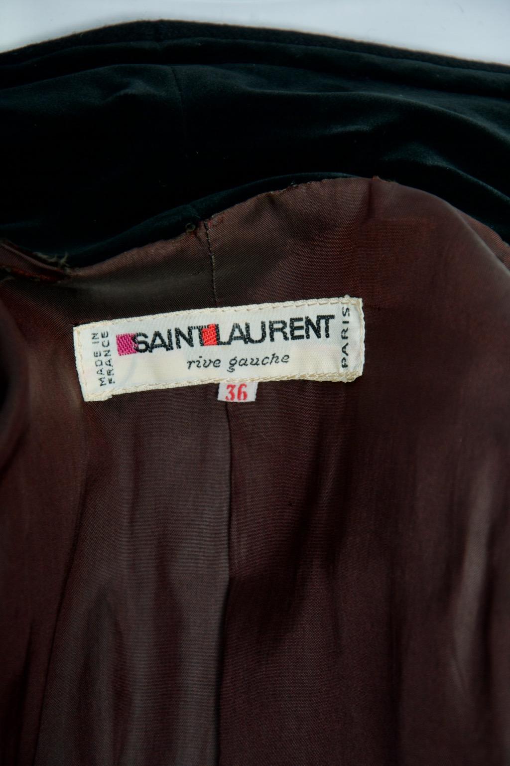 Saint Laurent Cappotto 3/4 nero con finiture in velluto in vendita 6