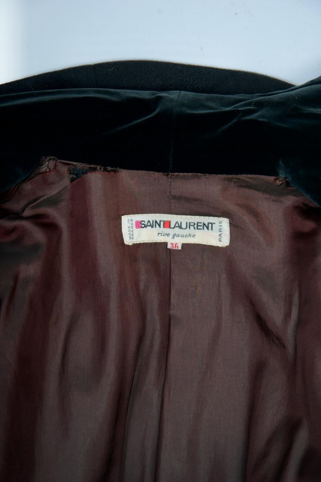Saint Laurent Cappotto 3/4 nero con finiture in velluto in vendita 7