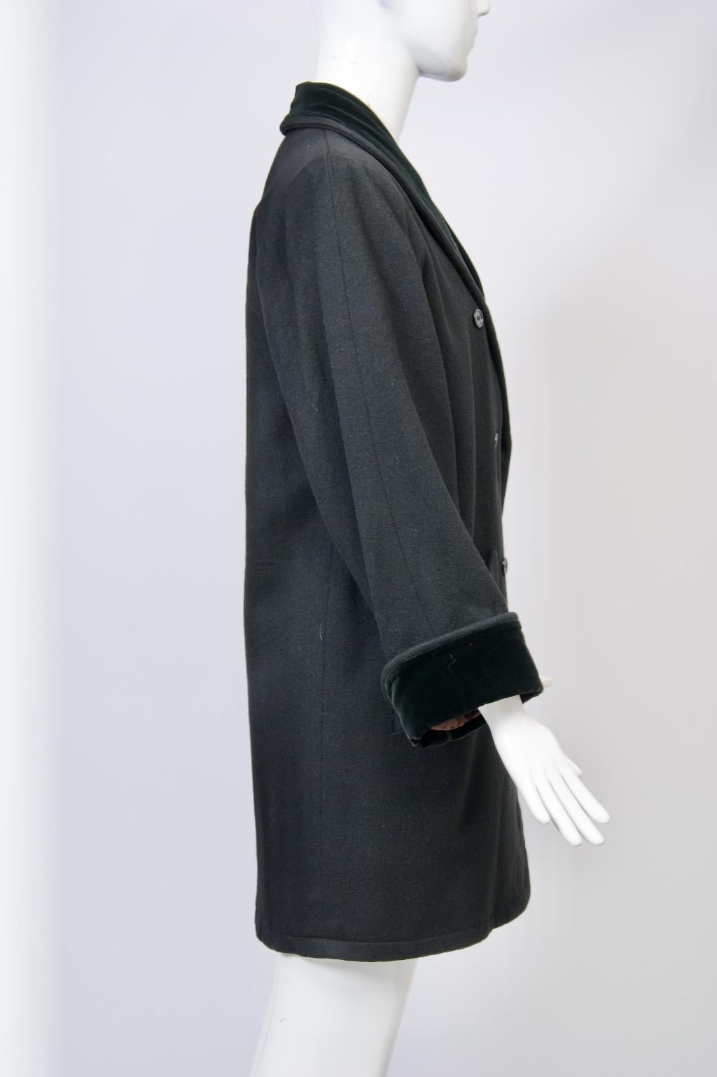 Saint Laurent Cappotto 3/4 nero con finiture in velluto In condizioni buone in vendita a Alford, MA