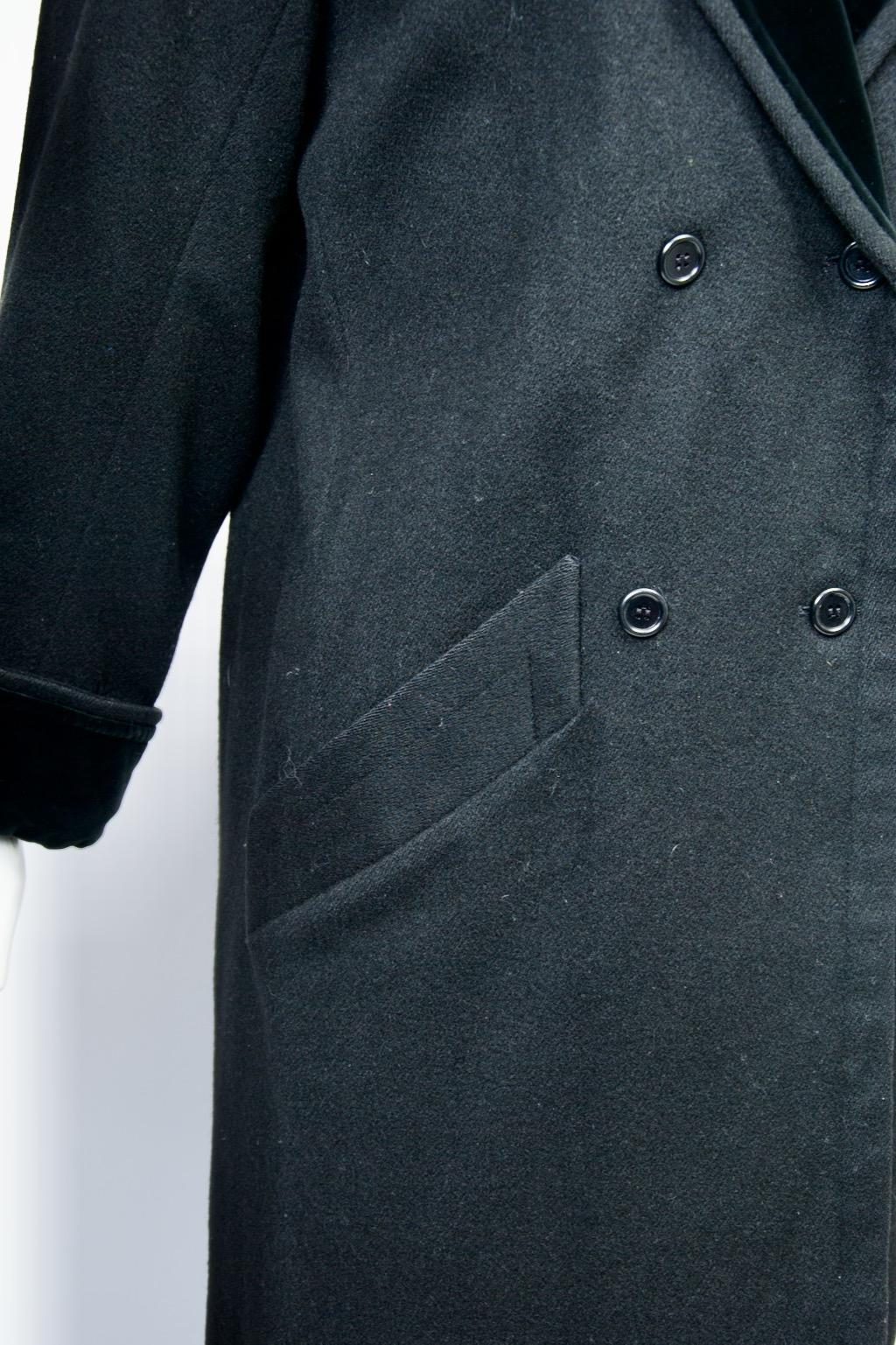 Saint Laurent Cappotto 3/4 nero con finiture in velluto in vendita 3