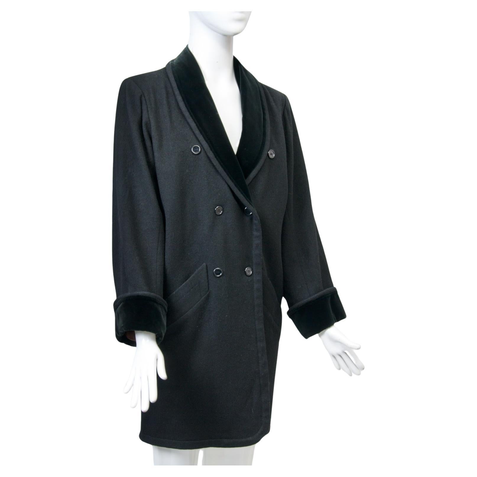 Saint Laurent Cappotto 3/4 nero con finiture in velluto