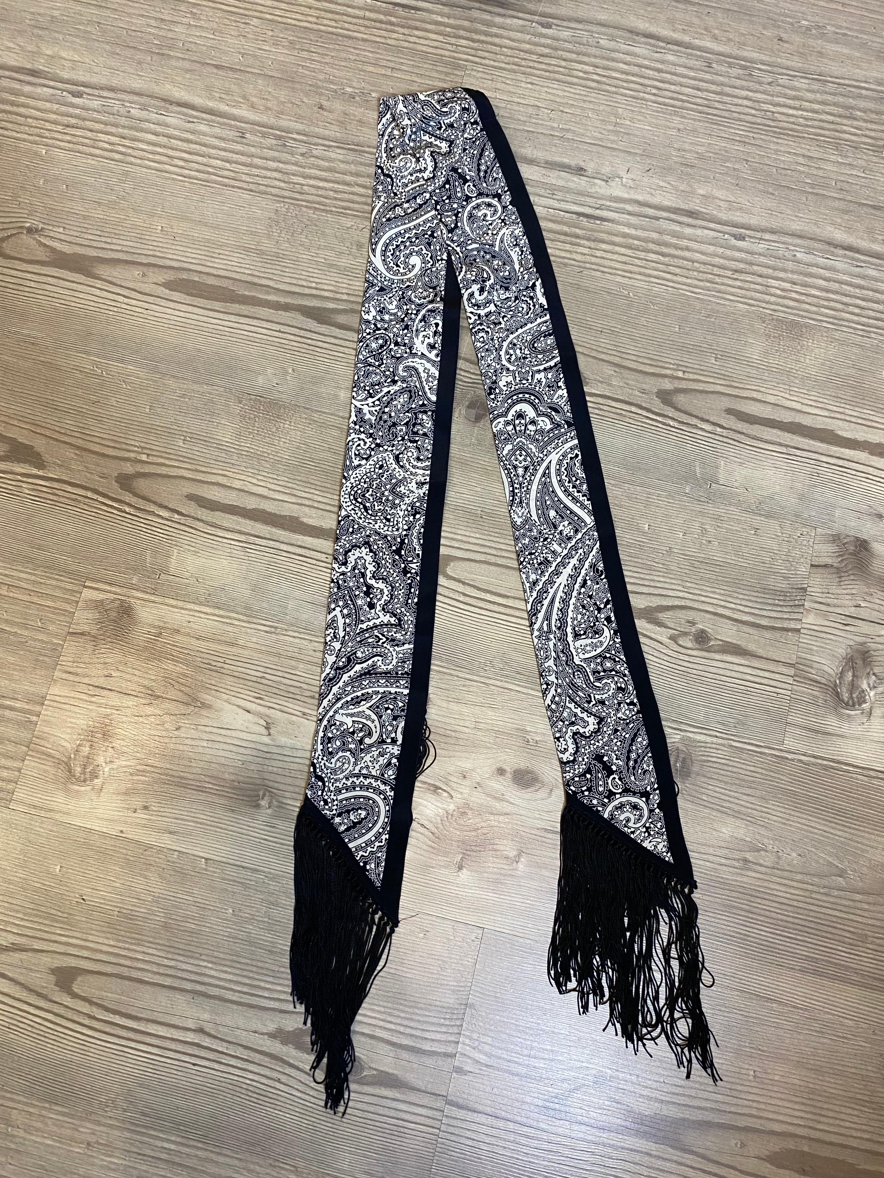 Nero Foulard Paisley bianco e nero di Saint Laurent in vendita