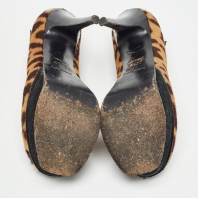 Nero Saint Laurent Pumps con stampa animale in pelo di vitello nero/marrone misura 36 in vendita