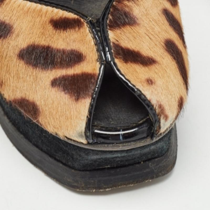Donna Saint Laurent Pumps con stampa animale in pelo di vitello nero/marrone misura 36 in vendita