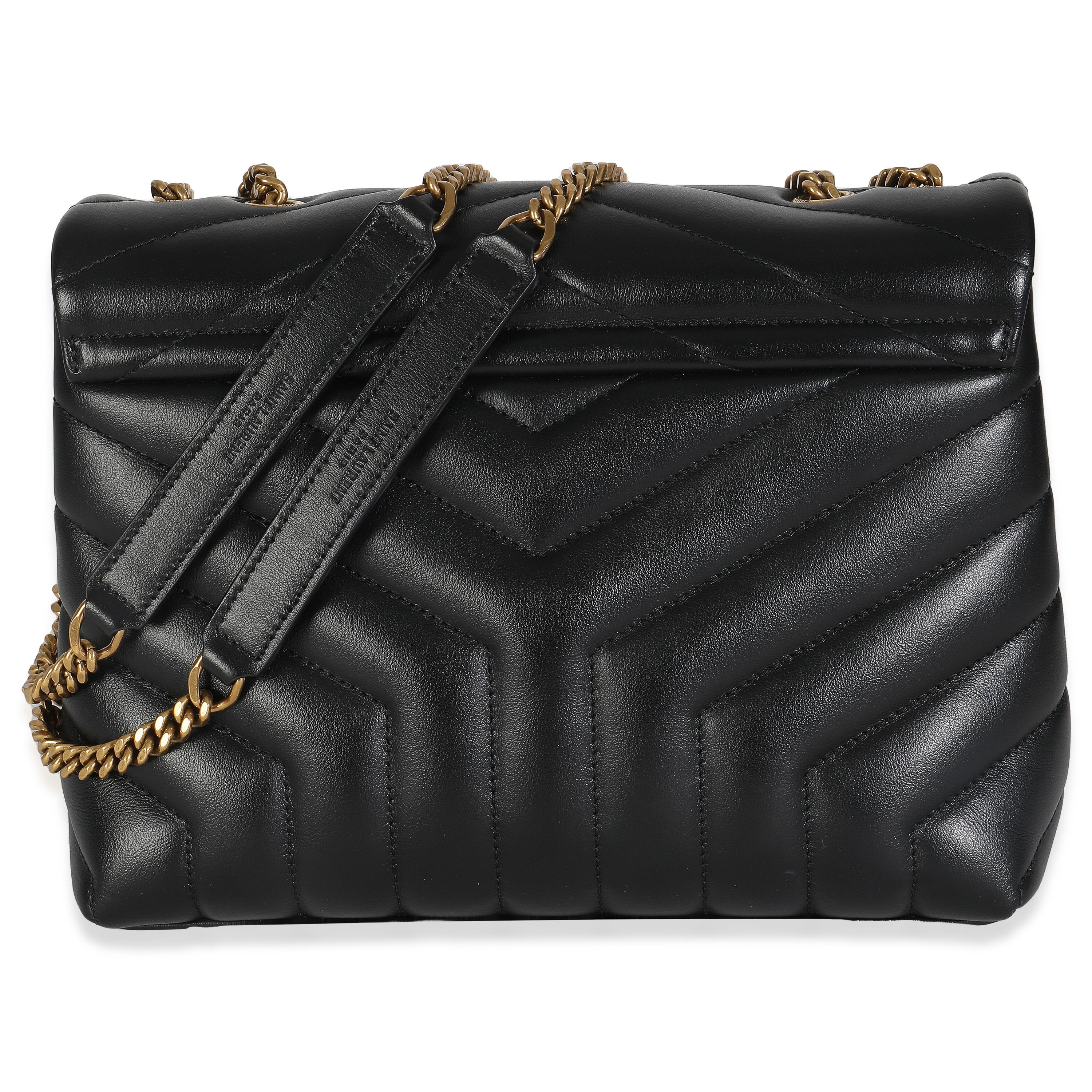 Auflistung Titel: Saint Laurent Schwarzes Kalbsleder Y Gesteppt Monogram Kleine Loulou Kette Satchel
SKU: 147879
MSRP: 2650.00 USD
Zustand: Gebraucht 
Beschreibung des Zustands: Benannt nach Loulou de la Falaise, ist die Loulou Tasche von Saint
