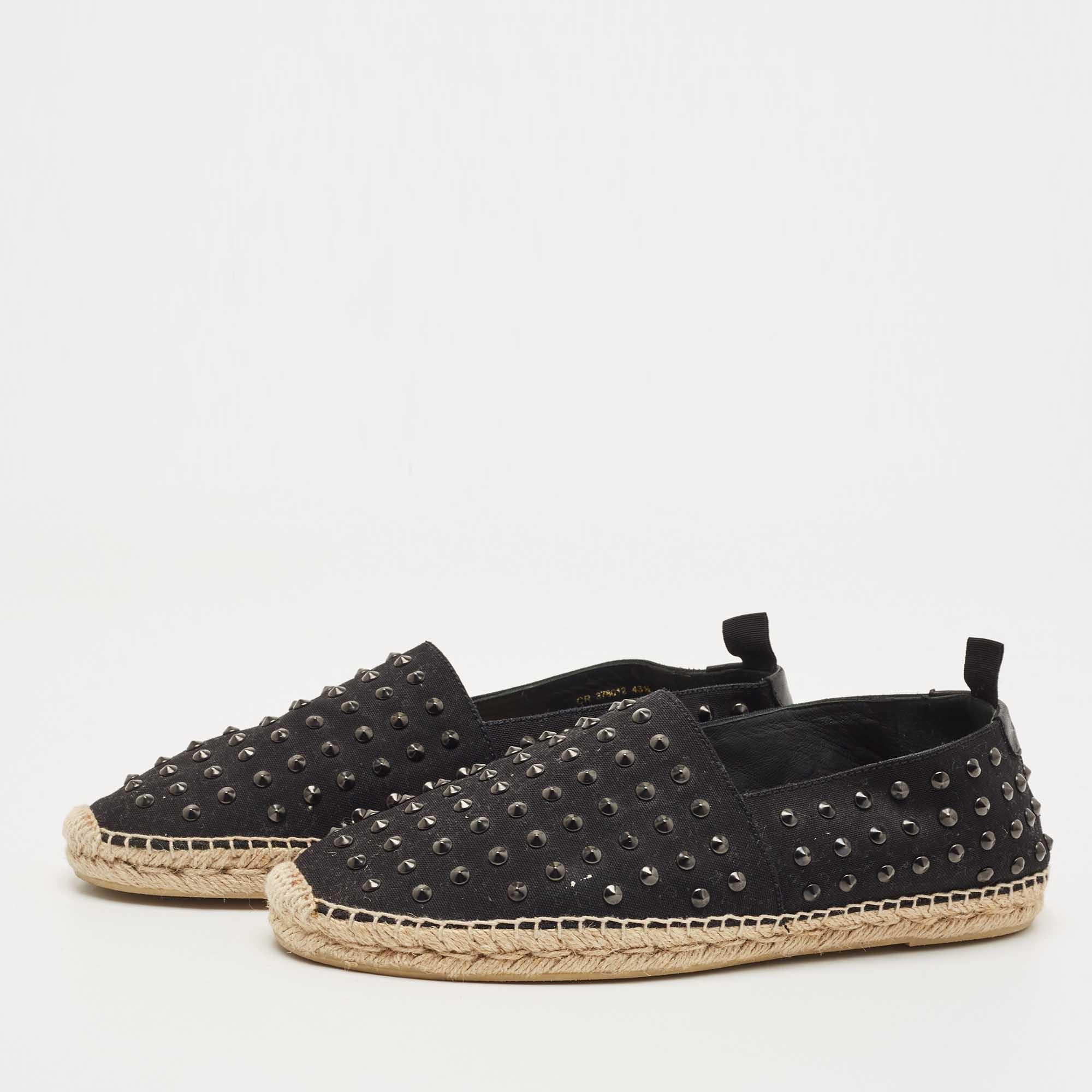 Step out in style every day with these gorgeous espadrilles from Saint Laurent Paris. Featuring a canvas exterior, this round-toe pair has embellishments all over and knitted details on the toes. Slip these on with shorts and dresses.

