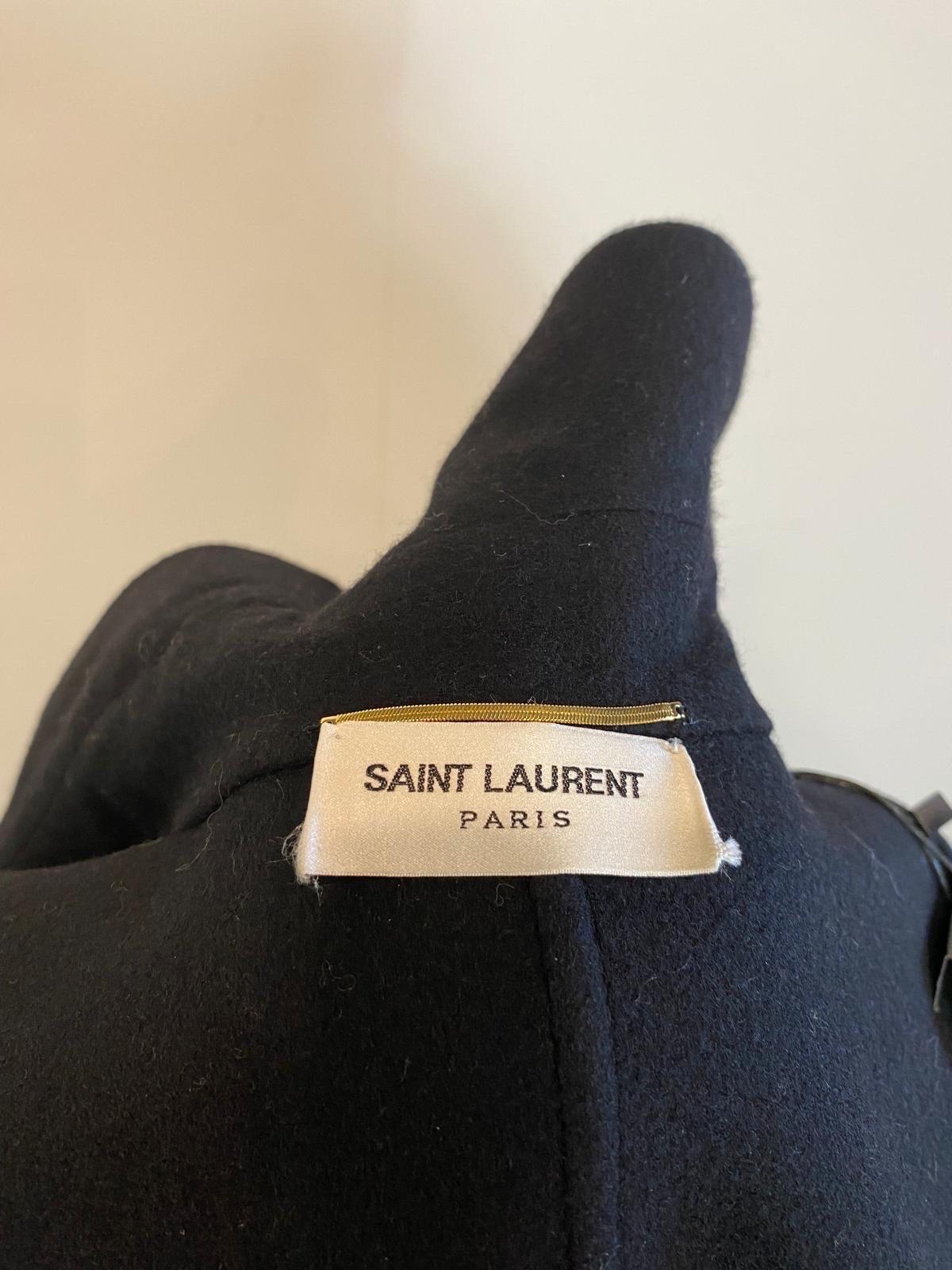 Saint Laurent mantella in cashmere nero con bordo in pelle FW 20/21 in vendita 2