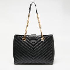 Saint Laurent Schwarze Bo Cassandre-Tasche aus Chevron-Leder mit Monogramm-Kette
