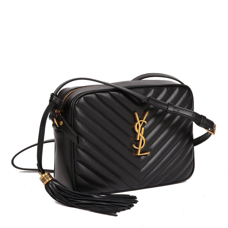 SAINT LAURENT
Black Chevron Quilted Calfskin Leather Lou Camera Bag

Xupes Reference: HB4984
Serial Number: PTR612544.0621
Age (Circa): 2022
Accompanied By: Saint Laurent Dust Bag, Care Card
Authenticity Details: Date Stamp (Made in Italy)
Gender: