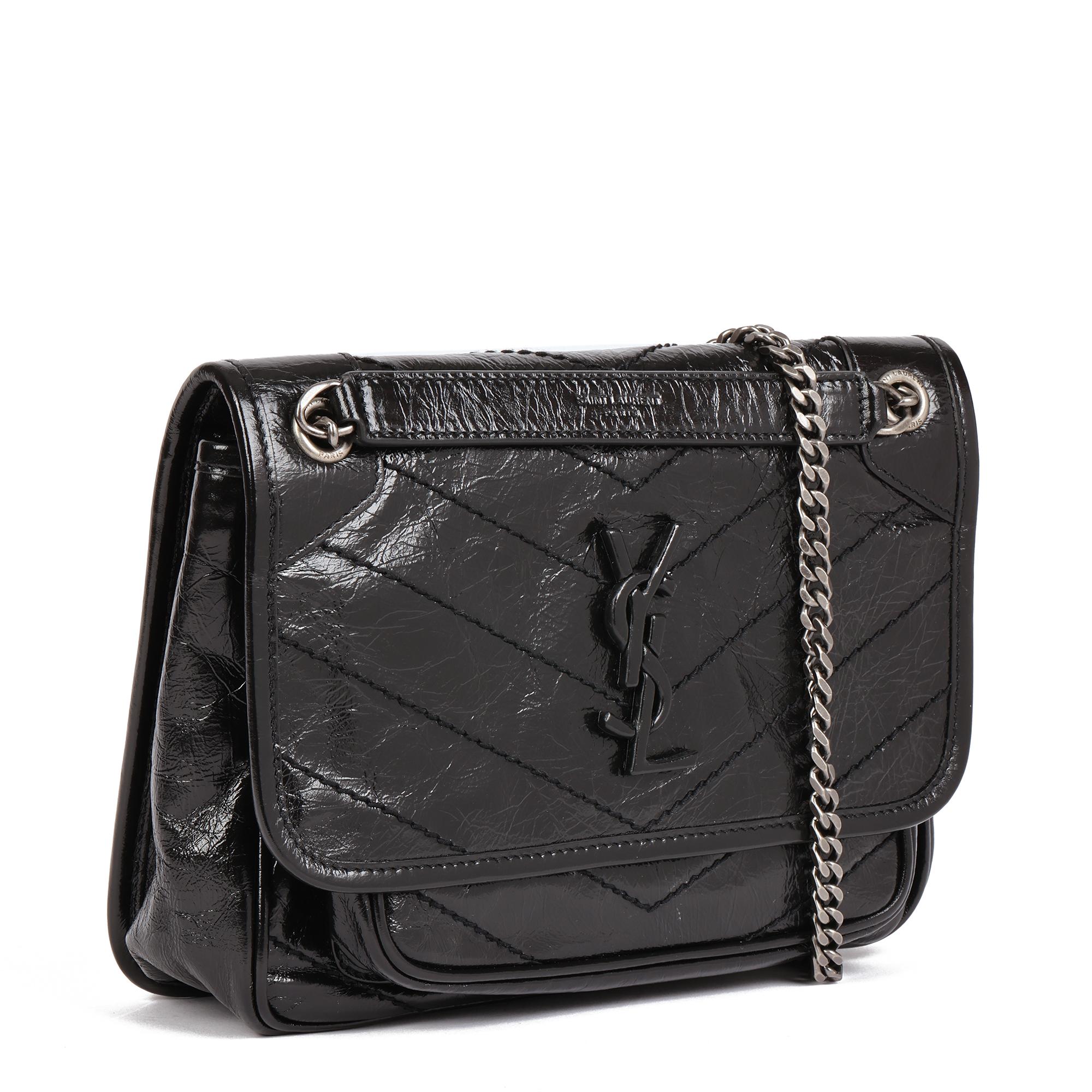 SAINT LAURENT
Black Chevron Quilted Crinkled Calfskin Leather Baby Niki

Xupes Reference: HB4636
Serial Number: X
Age (Circa): 2019
Accompanied By: Saint Laurent Dust Bag, Care Booklet
Authenticity Details: Date Stamp (Made in Italy)
Gender: