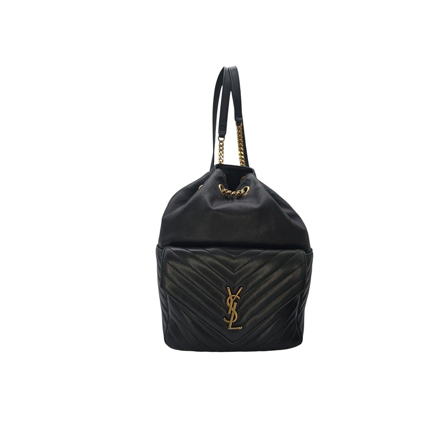 Saint Laurent - Sac à dos Joe en cuir d'agneau matelassé à chevrons noirs Bon état - En vente à Scottsdale, AZ