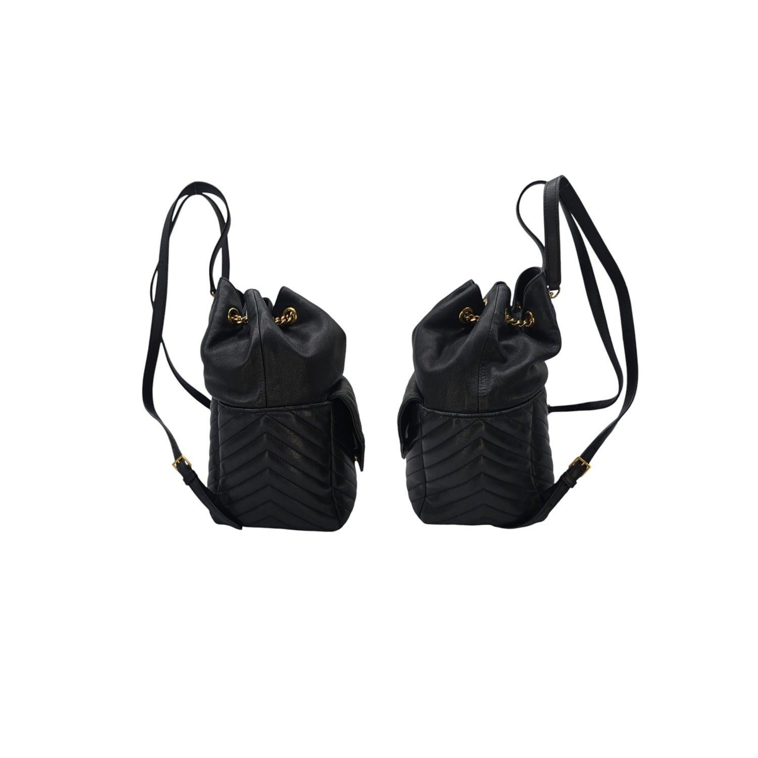 Saint Laurent - Sac à dos Joe en cuir d'agneau matelassé à chevrons noirs Pour femmes en vente
