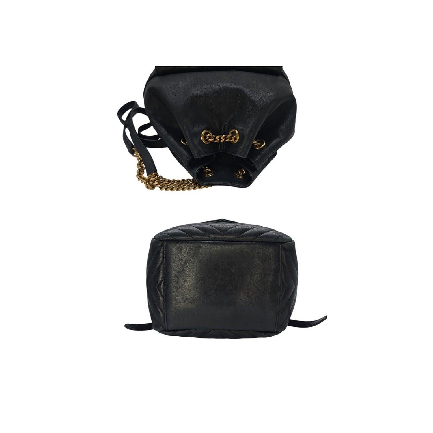 Saint Laurent - Sac à dos Joe en cuir d'agneau matelassé à chevrons noirs en vente 1