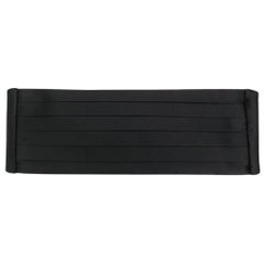 Saint Laurent Klassisches schwarzes Saint Laurent Smoking-Gürtel aus Seidensatin mit plissiertem Kummerbund Gr. Medium