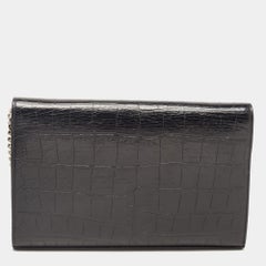Saint Laurent Kate Clutch aus schwarzem Leder mit Krokodillederprägung