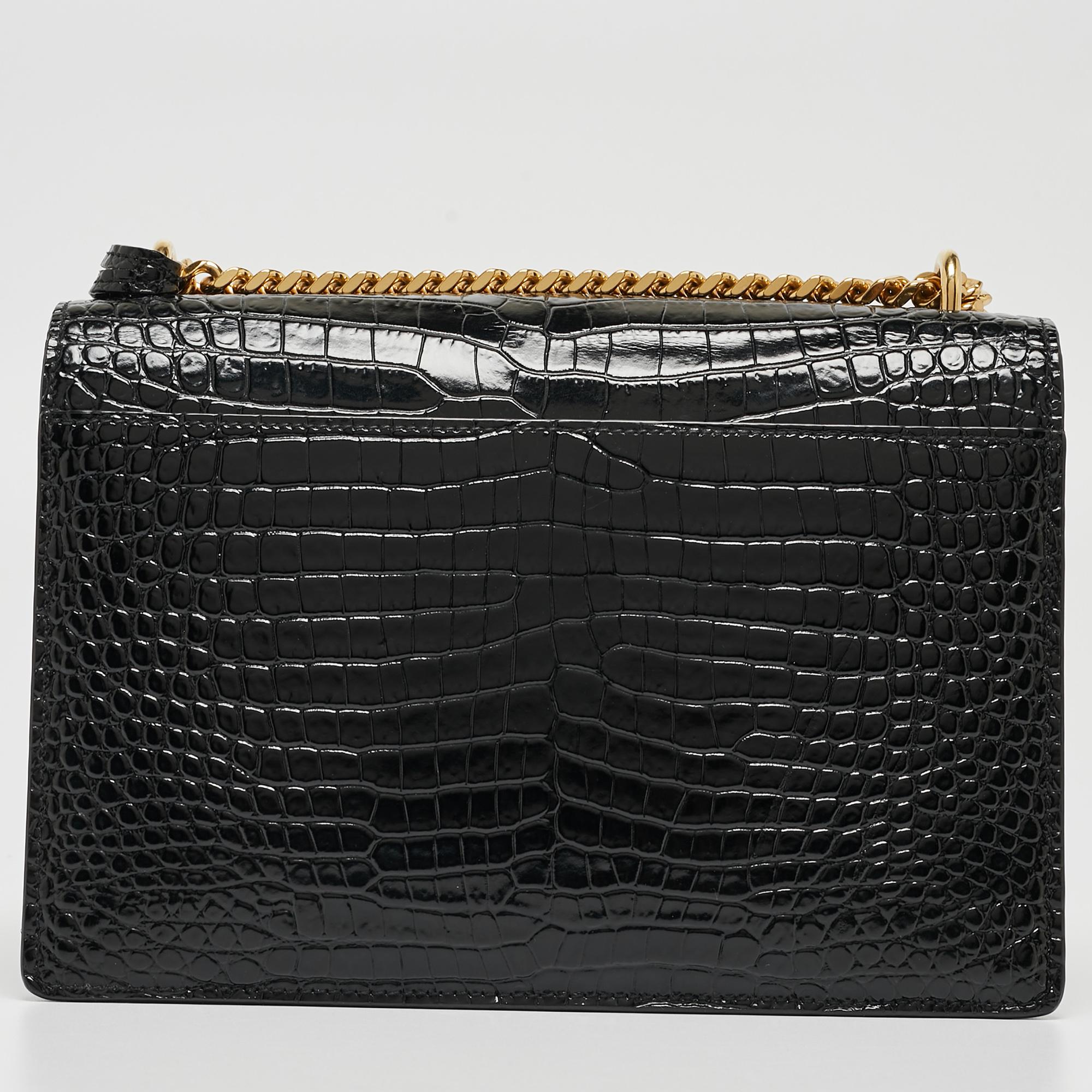 Perfect for conveniently housing your essentials in one place, this Saint Laurent bag is a worthy investment. It has notable details and offers a look of luxury.

Includes: Original Dustbag, Original Box, Info Booklet

