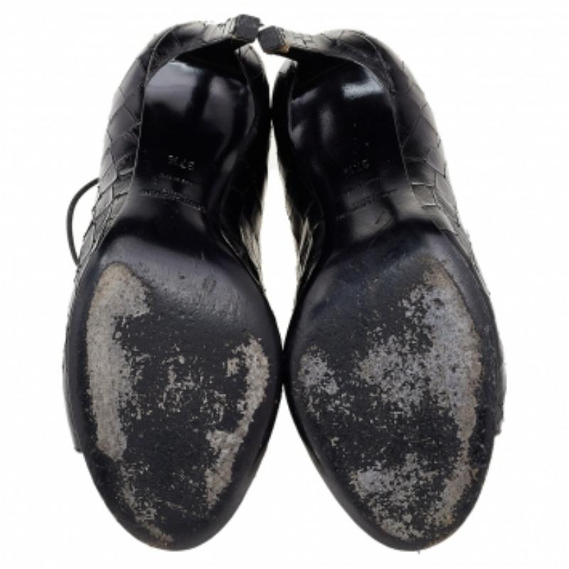 Saint Laurent Botines de piel de cocodrilo negra con puntera abierta Talla 37.5 en venta 2
